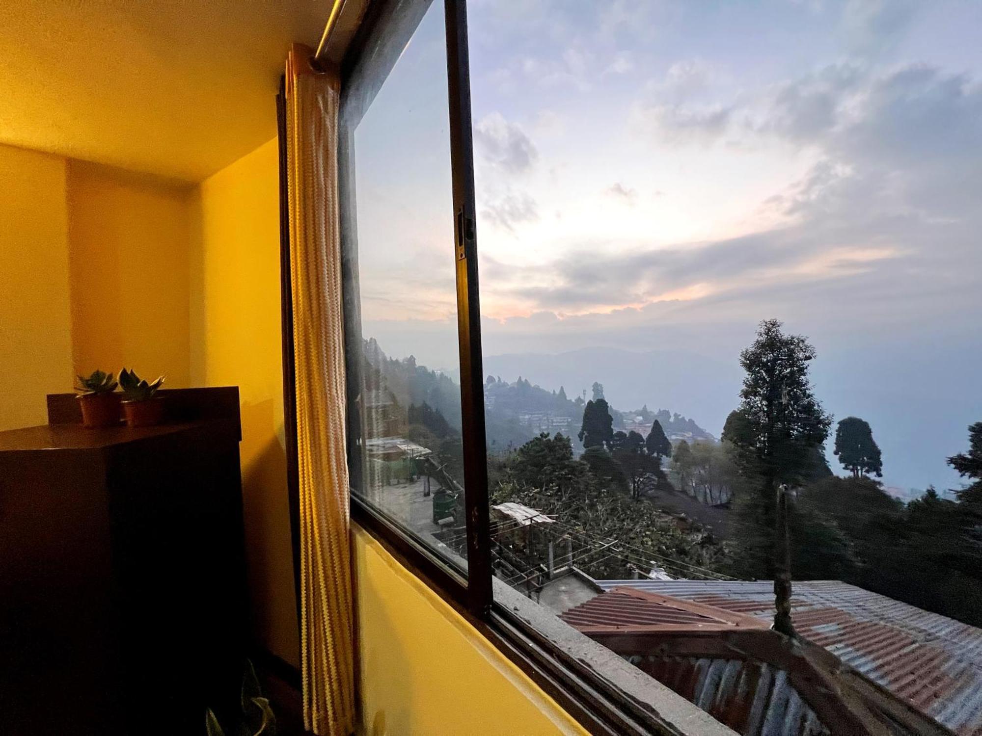 Darjeeling Heights - A Boutique Mountain View Homestay