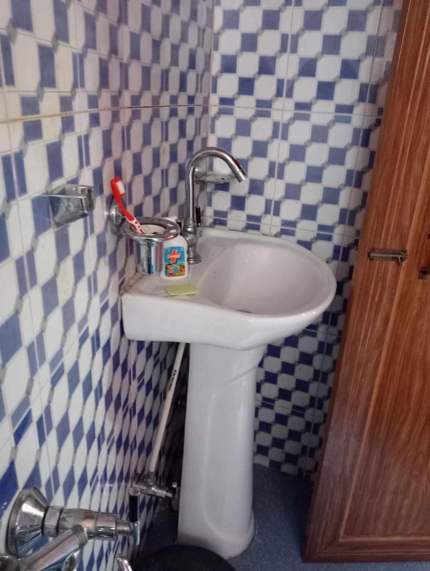 Adhikari Niwas 2 Apartment *