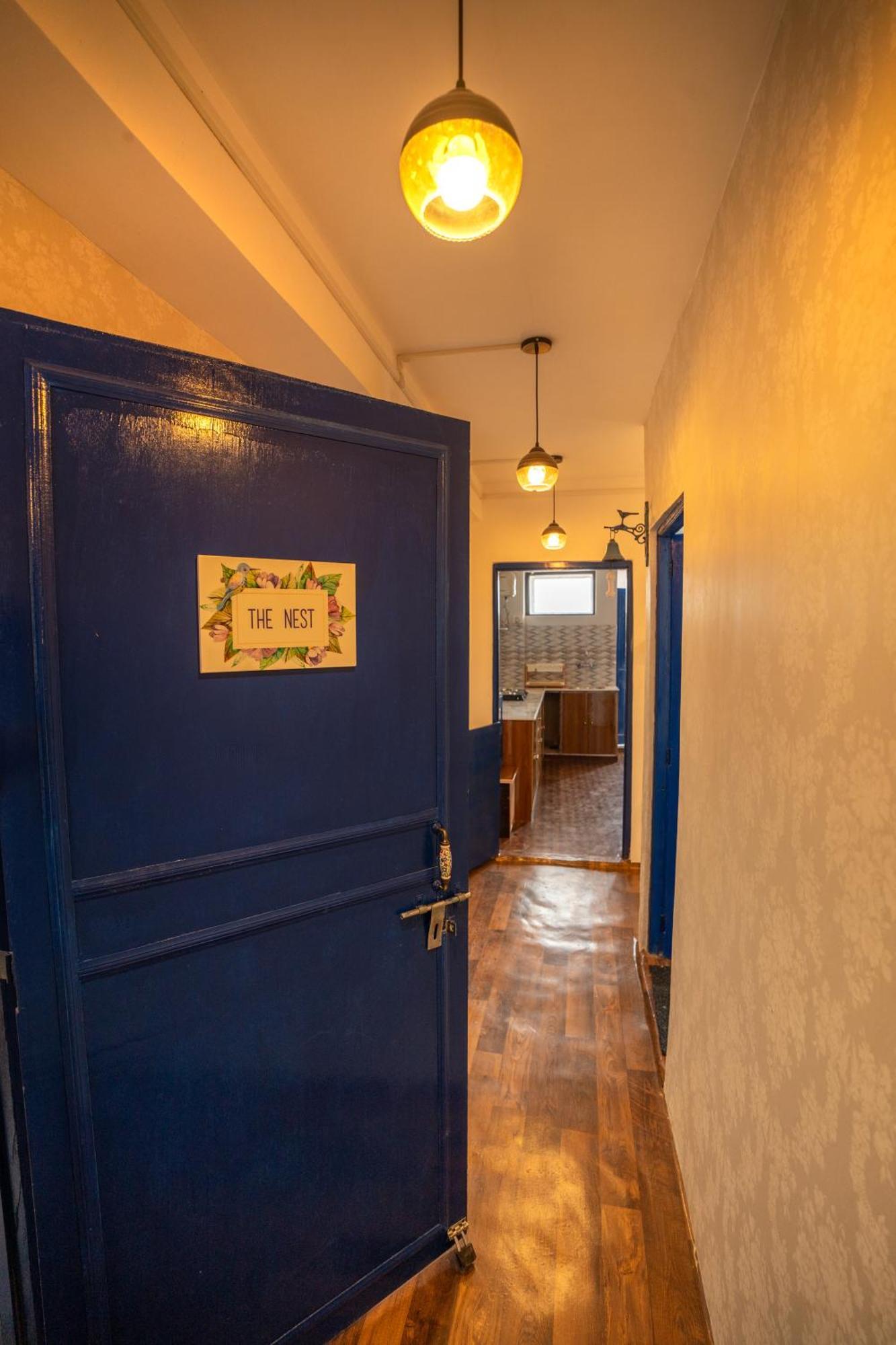 Monratino The Snow Roost- 10 Mins Walking Distance From Mall Road- Attached Balcony With Kanchenjunga Mountain View-kitchen Available Homestay