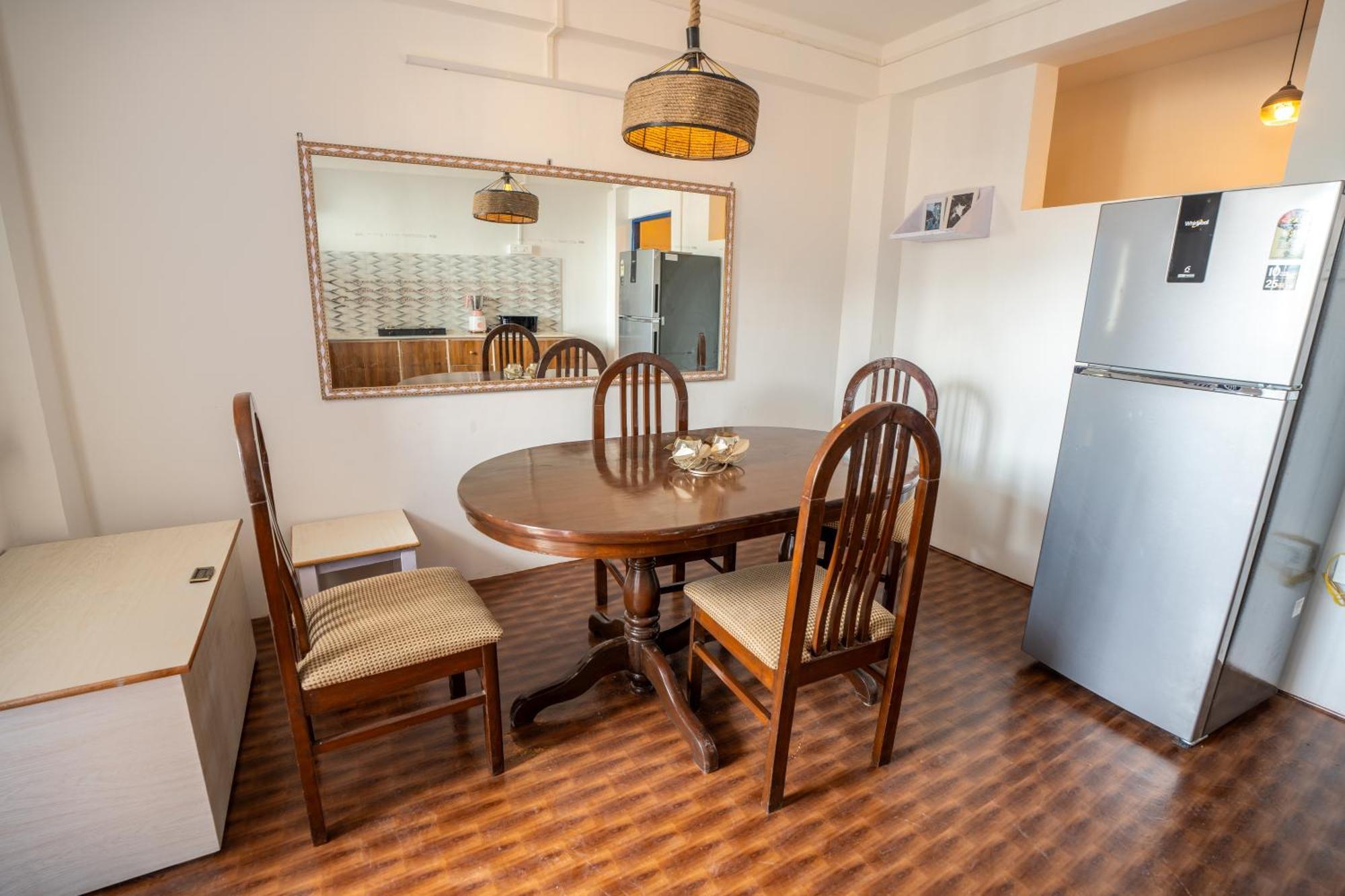 Monratino The Snow Roost- 10 Mins Walking Distance From Mall Road- Attached Balcony With Kanchenjunga Mountain View-kitchen Available Darjeeling (West Bengal)