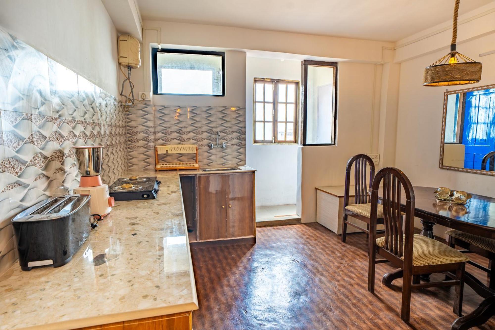 Monratino The Snow Roost- 10 Mins Walking Distance From Mall Road- Attached Balcony With Kanchenjunga Mountain View-kitchen Available