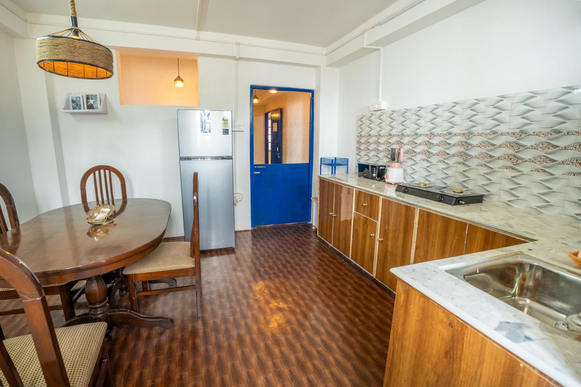 Homestay Monratino The Snow Roost- 10 Mins Walking Distance From Mall Road- Attached Balcony With Kanchenjunga Mountain View-kitchen Available *