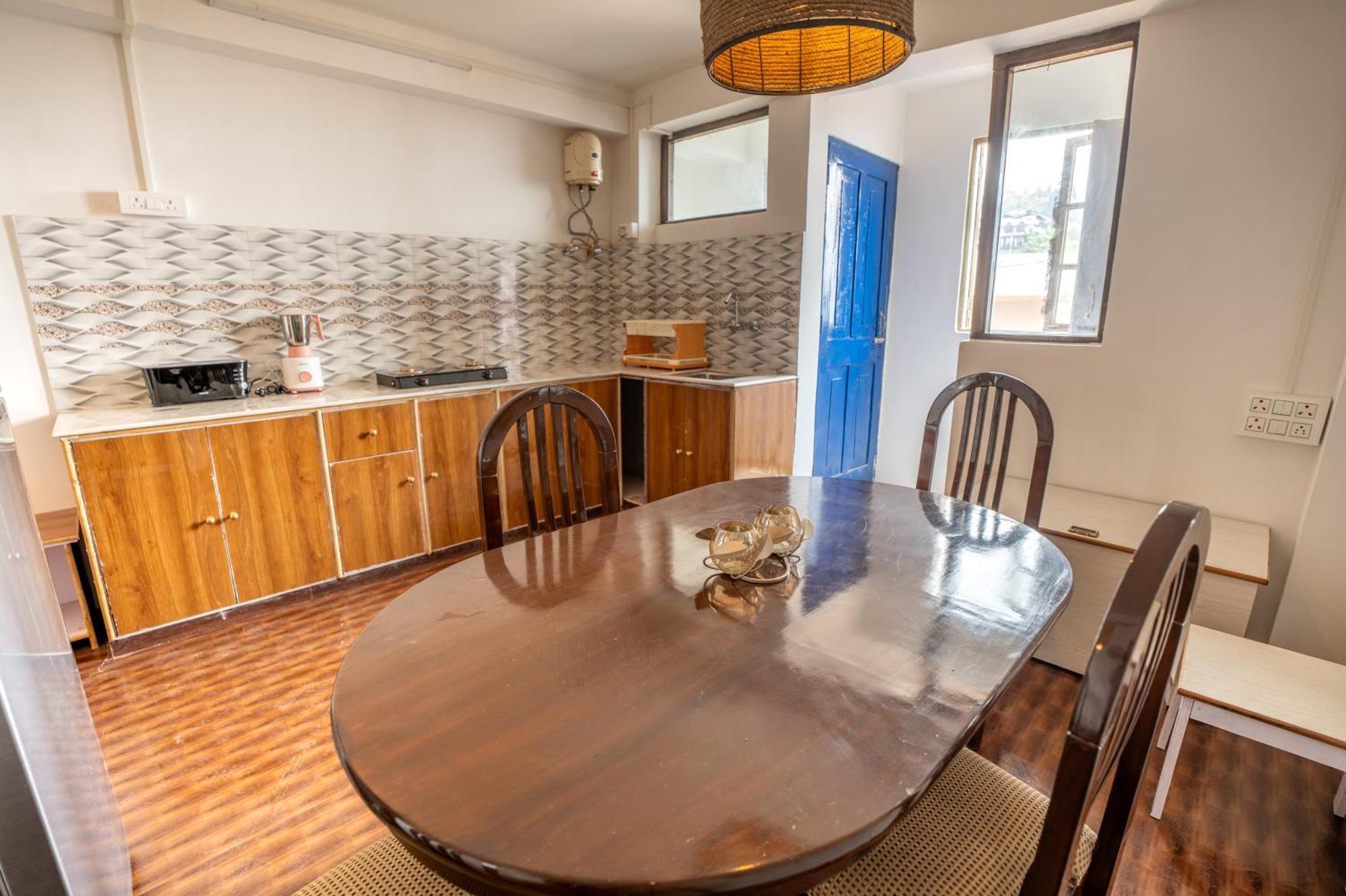 Monratino The Snow Roost- 10 Mins Walking Distance From Mall Road- Attached Balcony With Kanchenjunga Mountain View-kitchen Available