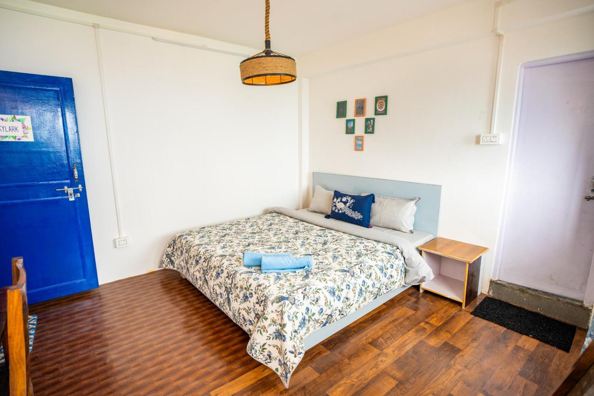 Monratino The Snow Roost- 10 Mins Walking Distance From Mall Road- Attached Balcony With Kanchenjunga Mountain View-kitchen Available * Darjeeling (West Bengal)