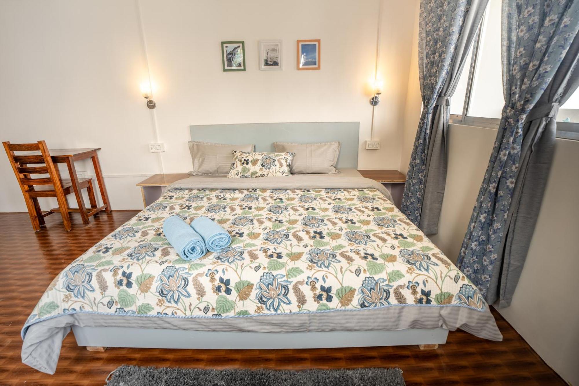 Monratino The Snow Roost- 10 Mins Walking Distance From Mall Road- Attached Balcony With Kanchenjunga Mountain View-kitchen Available Homestay Darjeeling (West Bengal)
