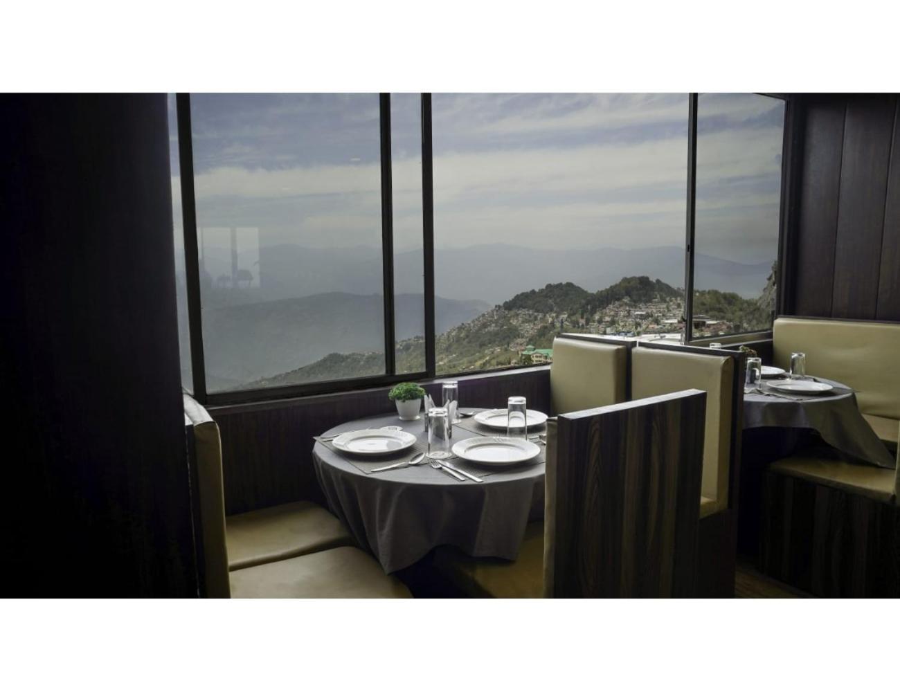 Indus Mount Royale And Spa, Darjeeling Homestay