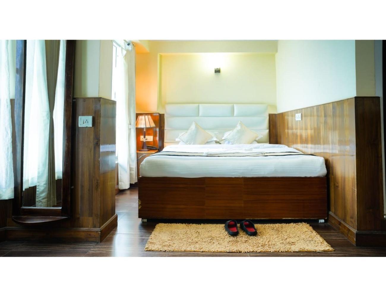 Indus Mount Royale And Spa, Darjeeling Homestay *