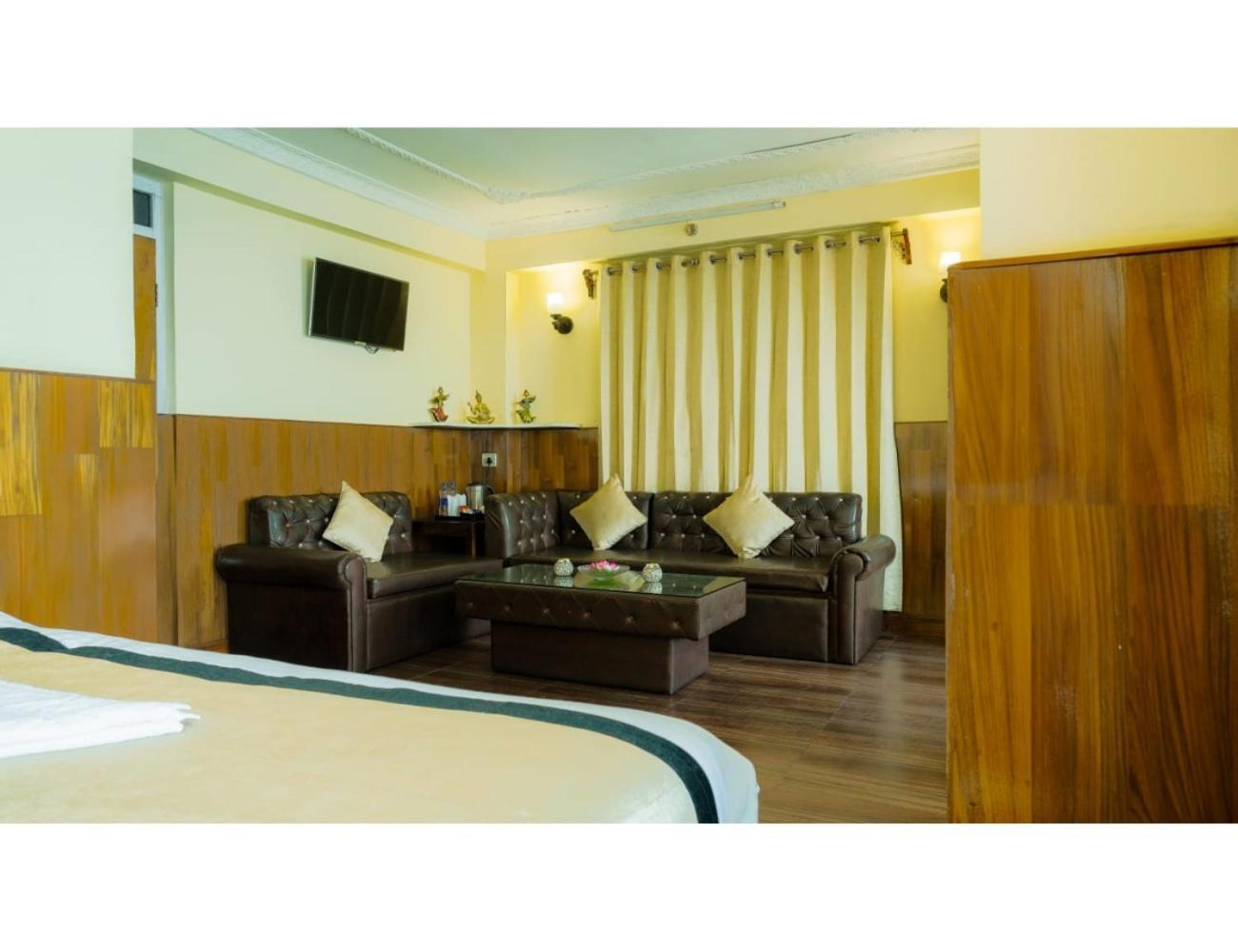 Indus Mount Royale And Spa, Darjeeling Homestay *