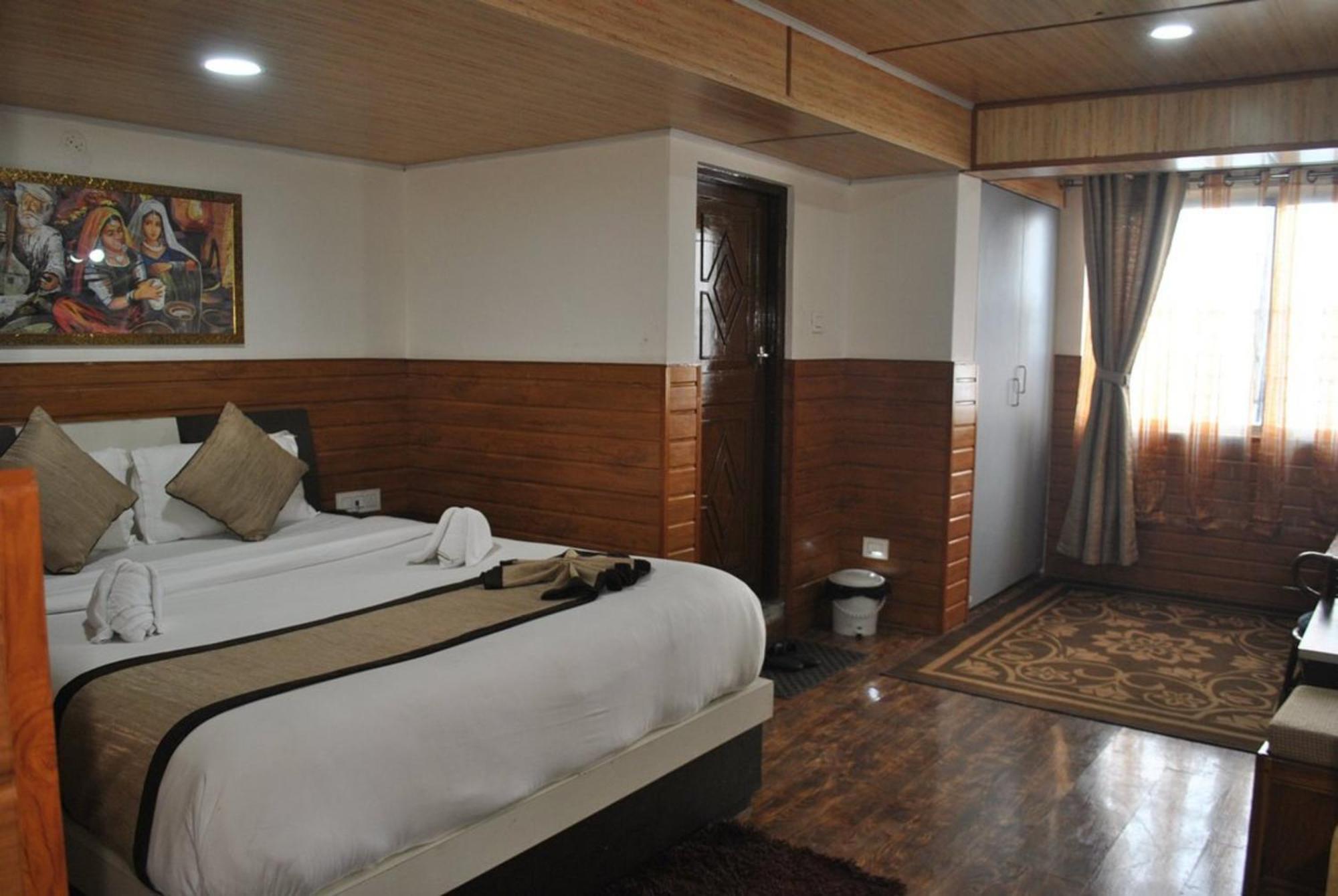 Kasturi Palace Darjeeling - Excellent Service Recommended