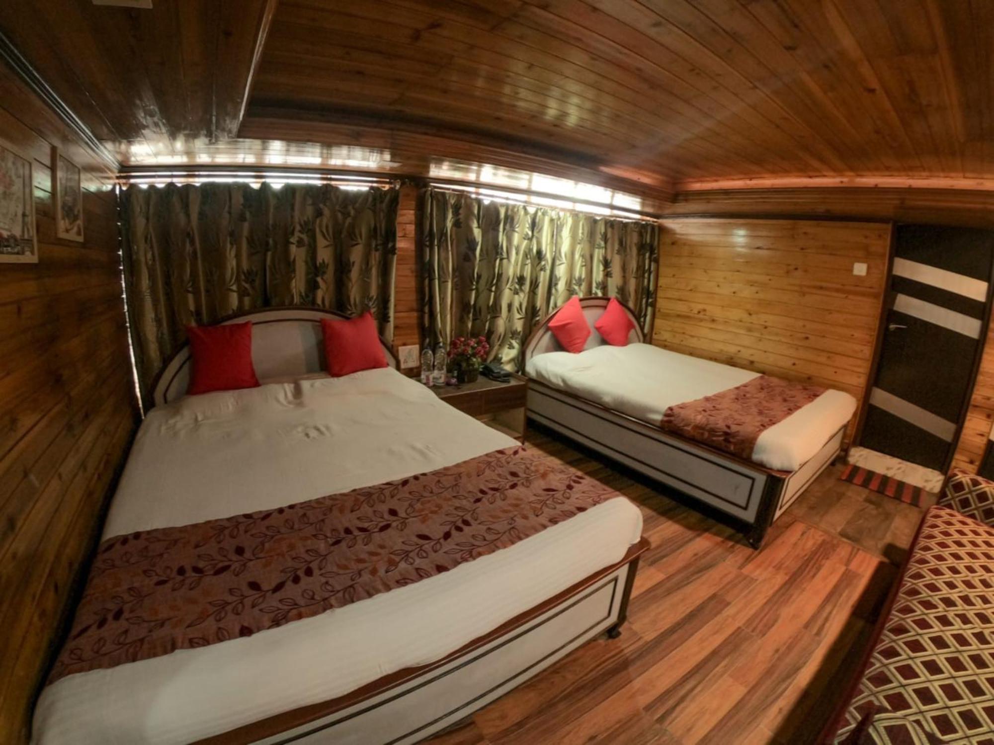 Hotel Grg Broadway Mall Road Darjeeling By Royal Collection 3*