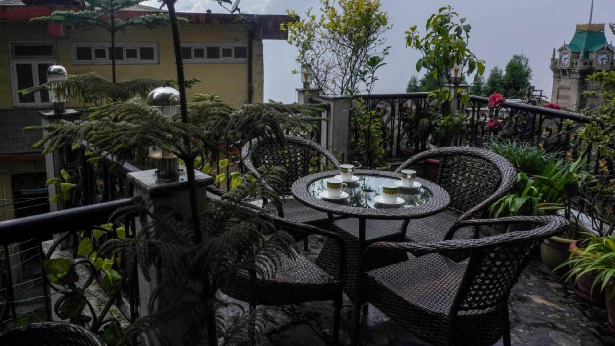 Grg Broadway Mall Road Darjeeling By Royal Collection Hotel 3*