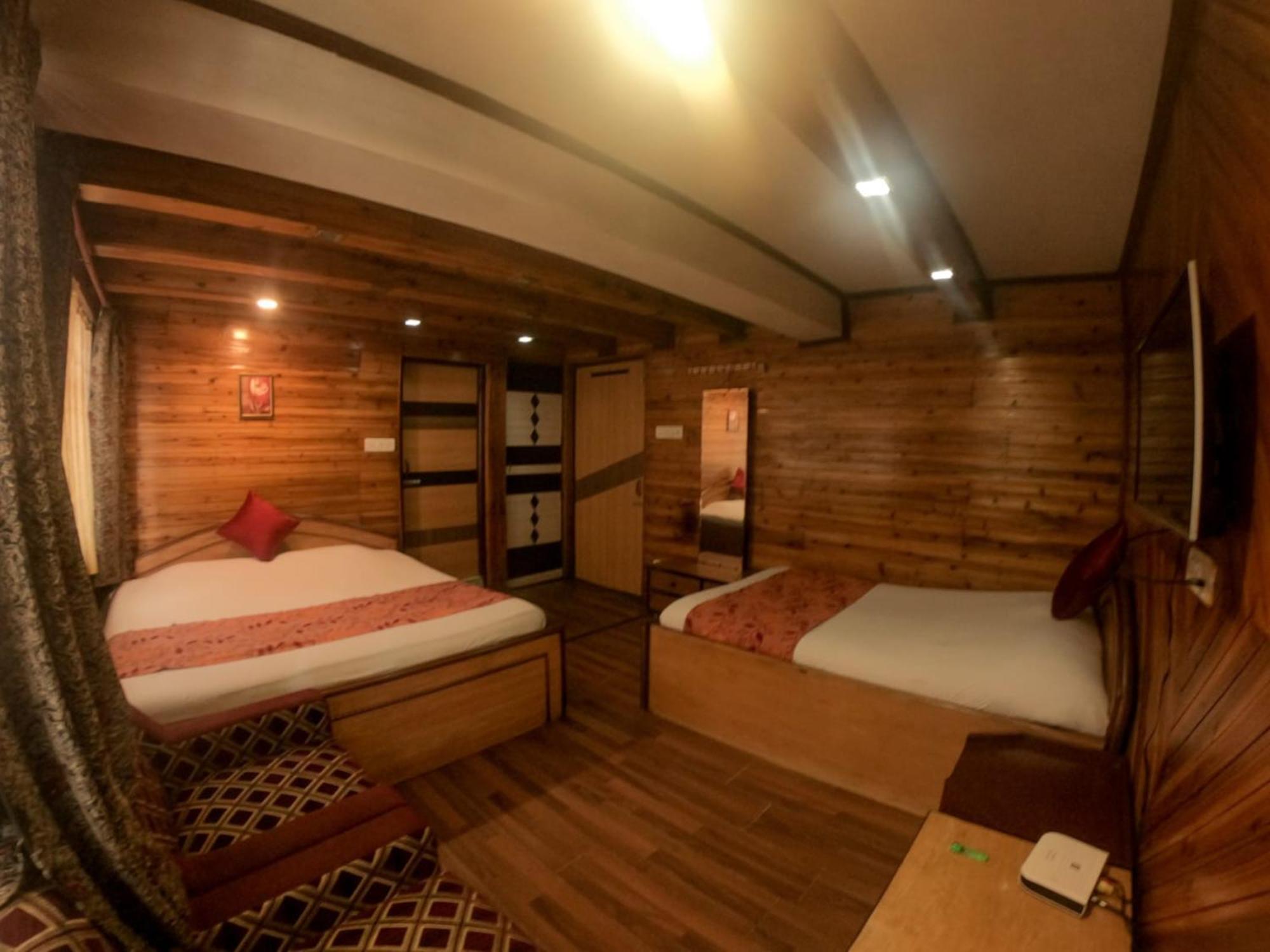 Hotel Grg Broadway Mall Road Darjeeling By Royal Collection Darjeeling (West Bengal)