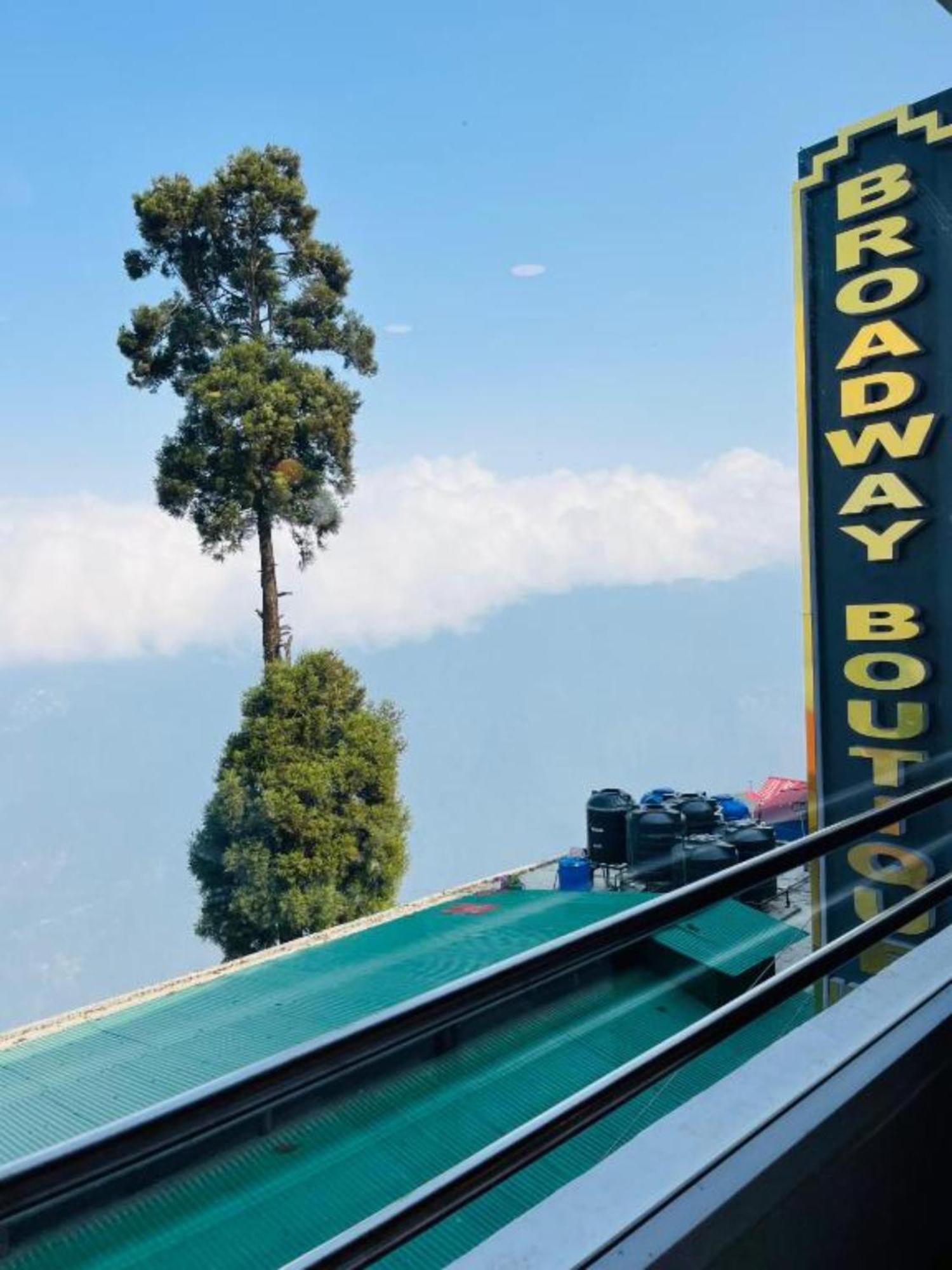 Broadway Boutique Mall Road Darjeeling - A Luxury Collection - Best Seller Darjeeling (West Bengal)
