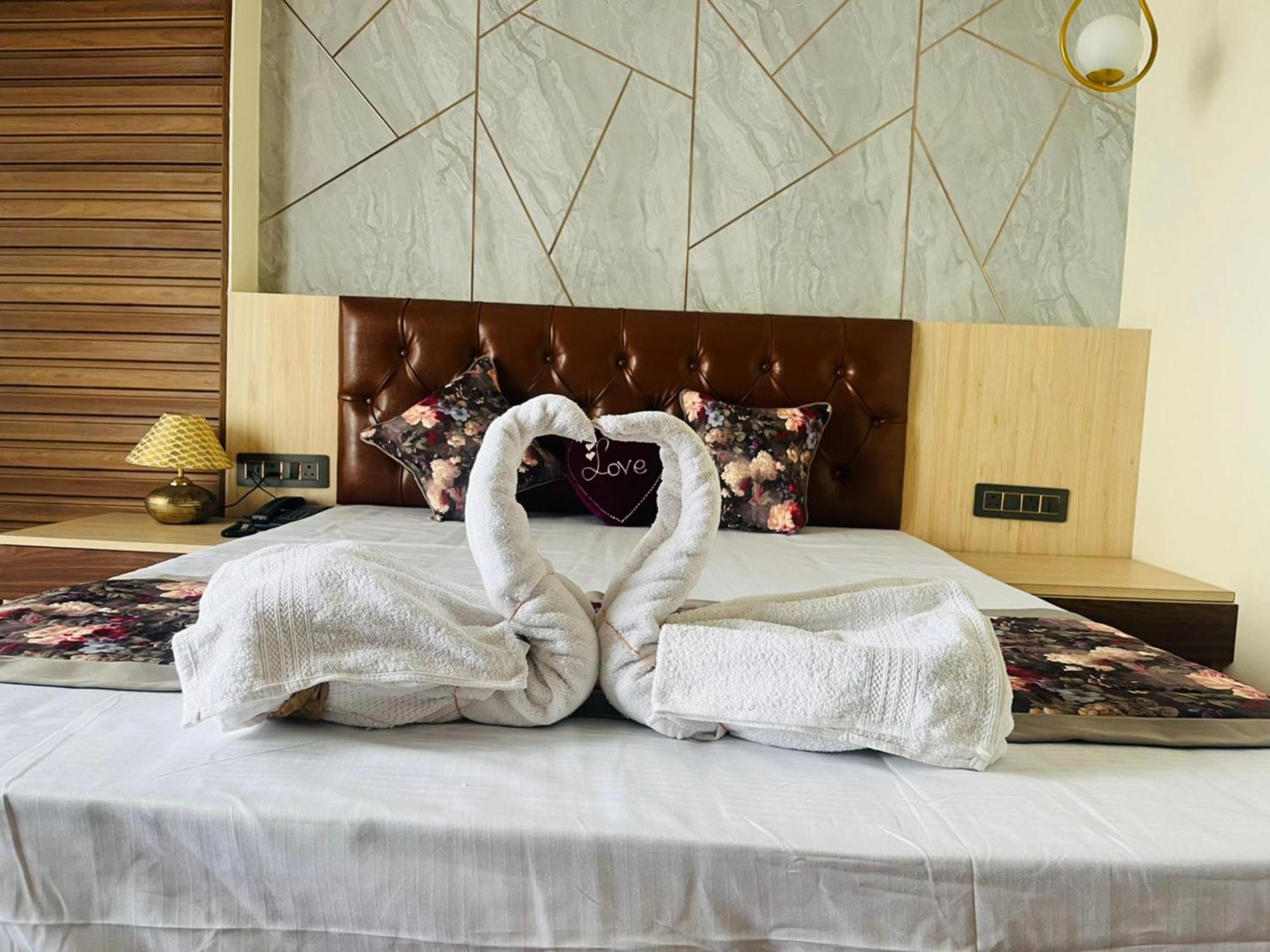 Broadway Boutique Mall Road Darjeeling - A Luxury Collection - Best Seller Darjeeling (West Bengal)