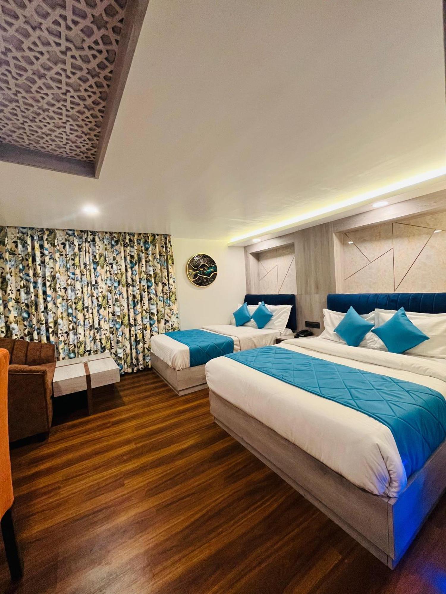Broadway Boutique Mall Road Darjeeling - A Luxury Collection - Best Seller Darjeeling (West Bengal)