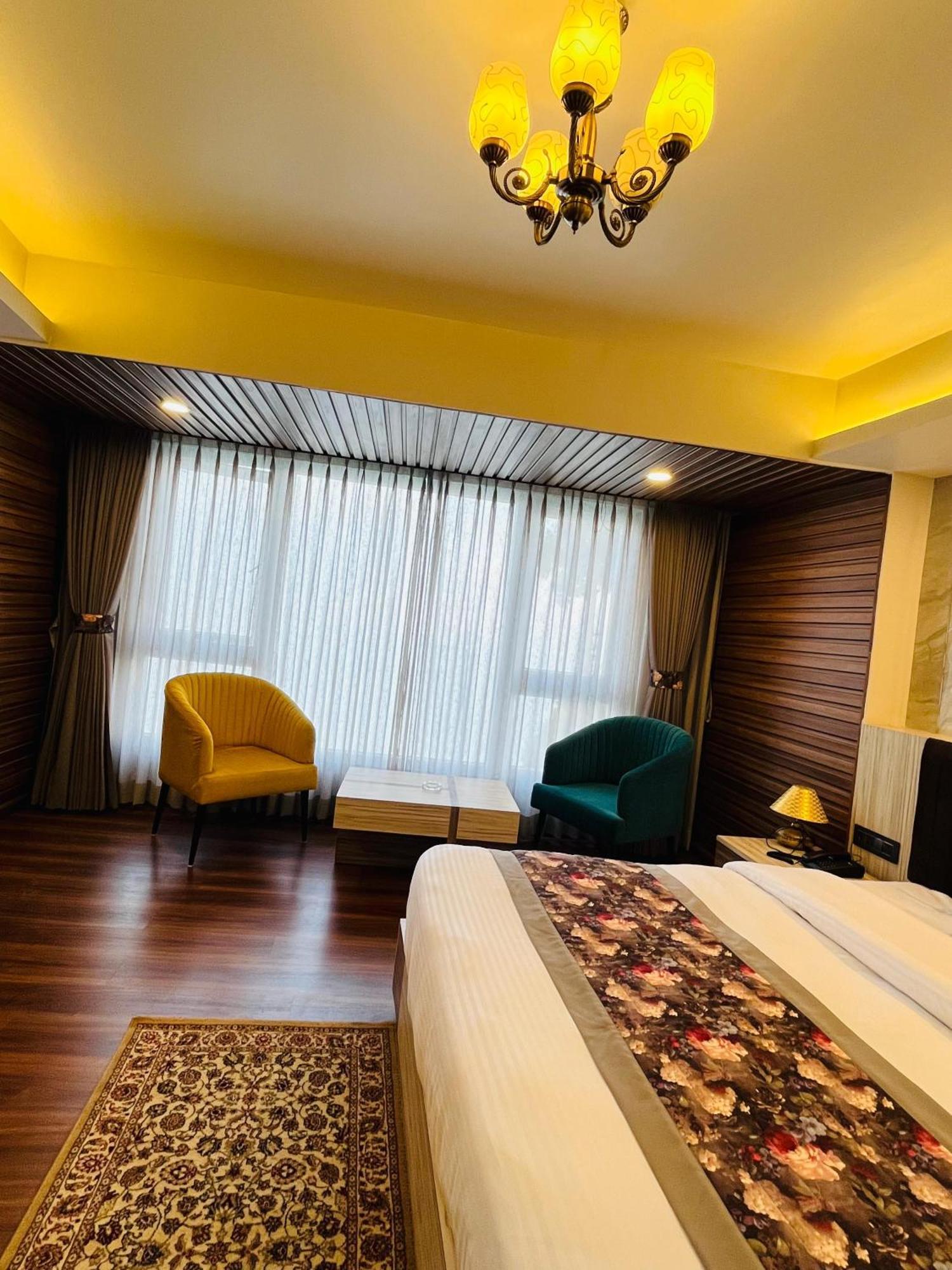 Luxury At Broadway Boutique Mall Road Chowrasta Near Mahakal Temple Hotel Darjeeling (West Bengal)