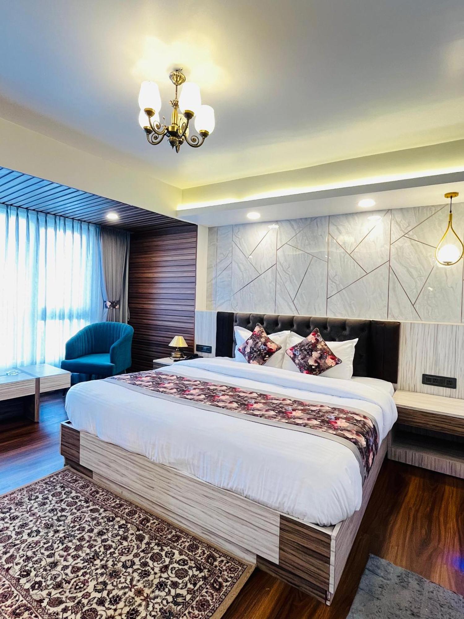 Luxury At Broadway Boutique Mall Road Chowrasta Near Mahakal Temple 3* Darjeeling (West Bengal)