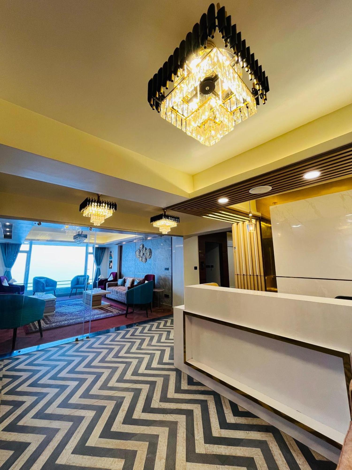 Luxury At Broadway Boutique Mall Road Chowrasta Near Mahakal Temple Hotel 3*