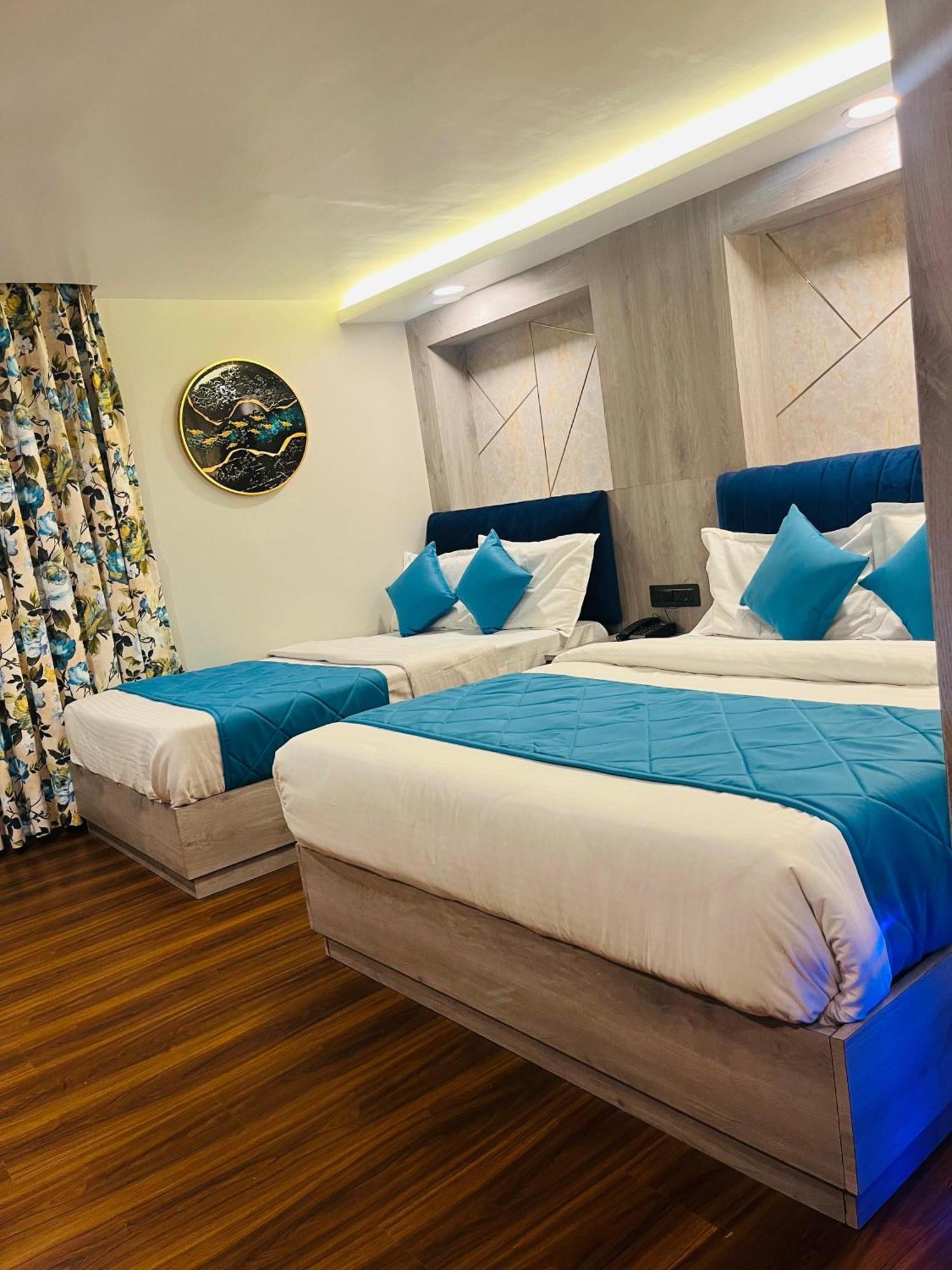 Luxury At Broadway Boutique Mall Road Chowrasta Near Mahakal Temple Hotel 3*