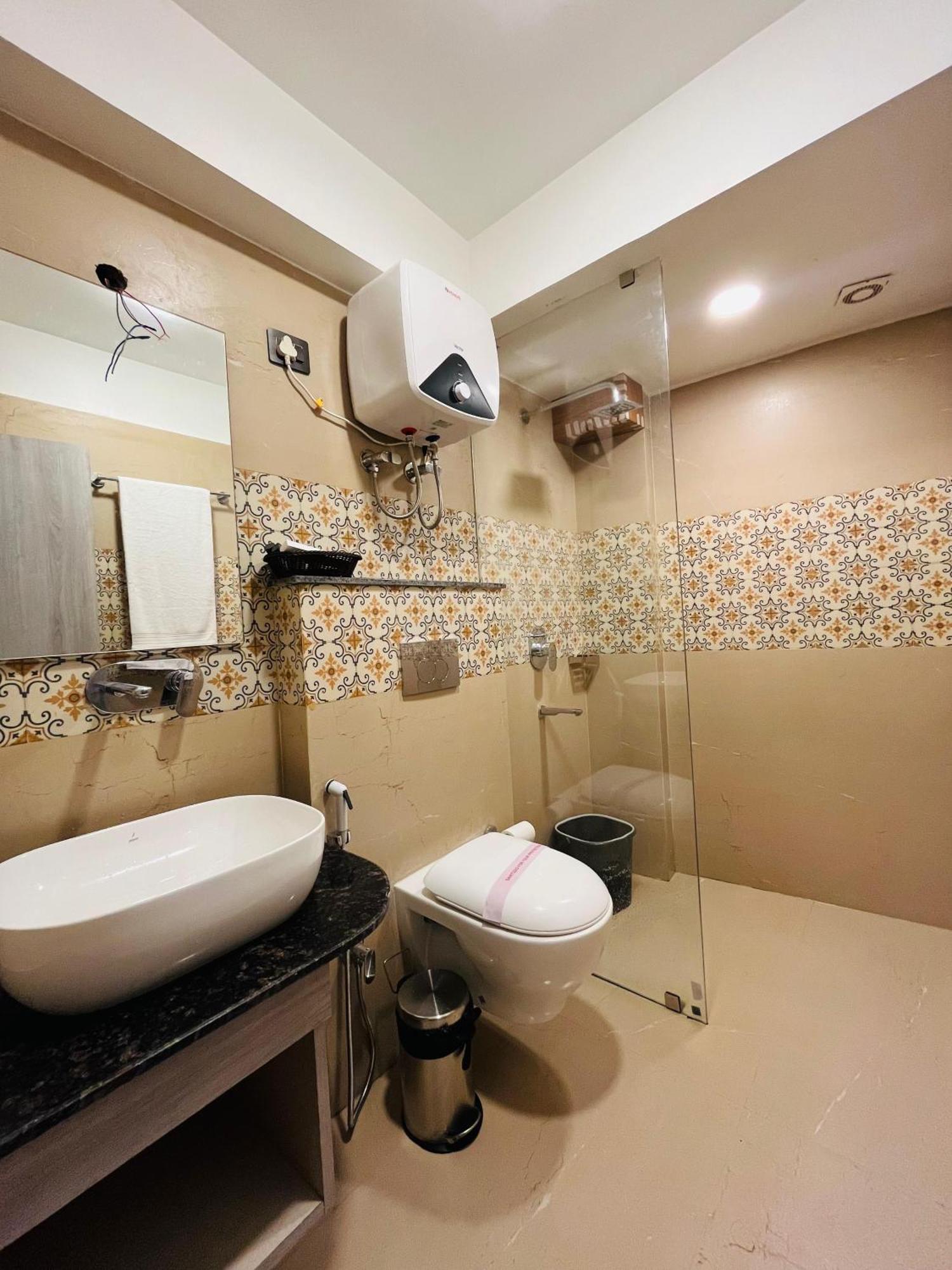Hotel Luxury At Broadway Boutique Mall Road Chowrasta Near Mahakal Temple Darjeeling (West Bengal)