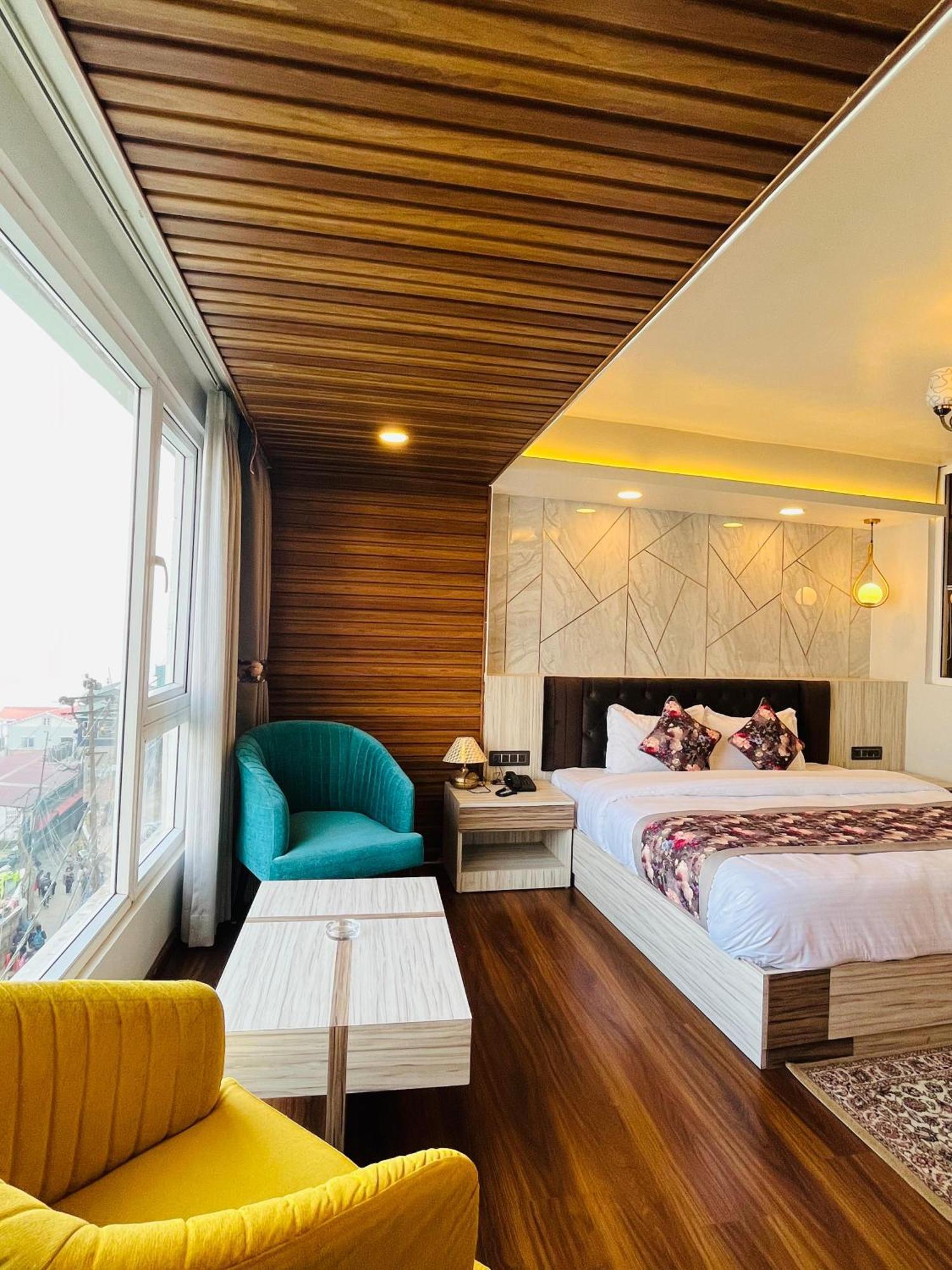 Hotel Luxury At Broadway Boutique Mall Road Chowrasta Near Mahakal Temple Darjeeling (West Bengal)