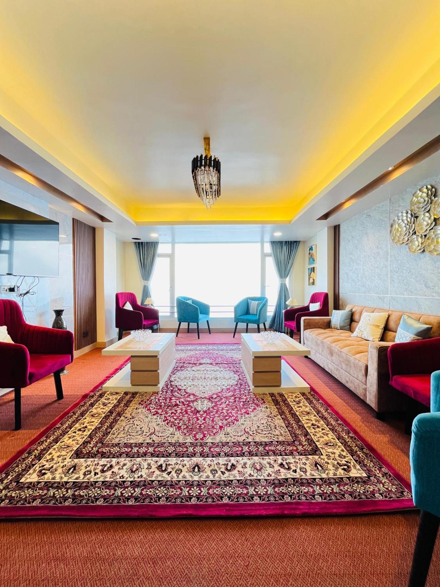 Luxury At Broadway Boutique Mall Road Chowrasta Near Mahakal Temple