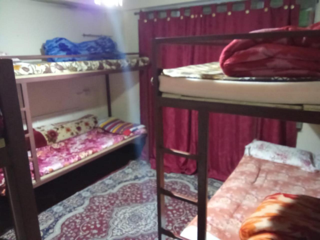Backpackers Hub Hostel *