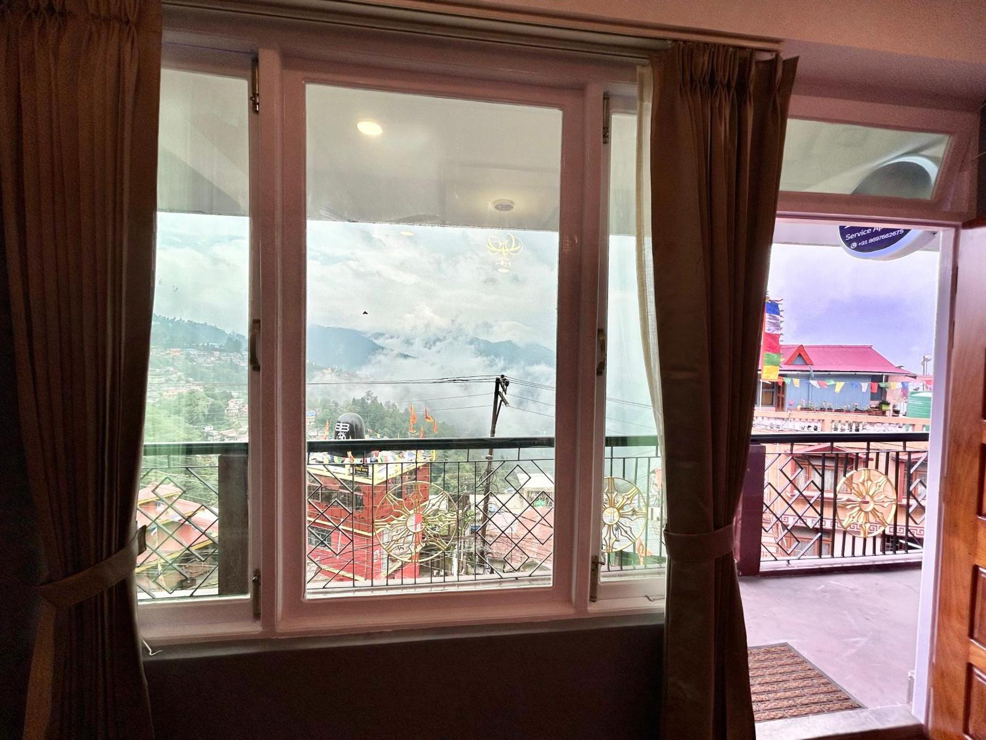 Yepplo's Stunning Mountain View 2-bedroom With Private Kitchen - 24hrs Caretakers & Power Backup Darjeeling (West Bengal)