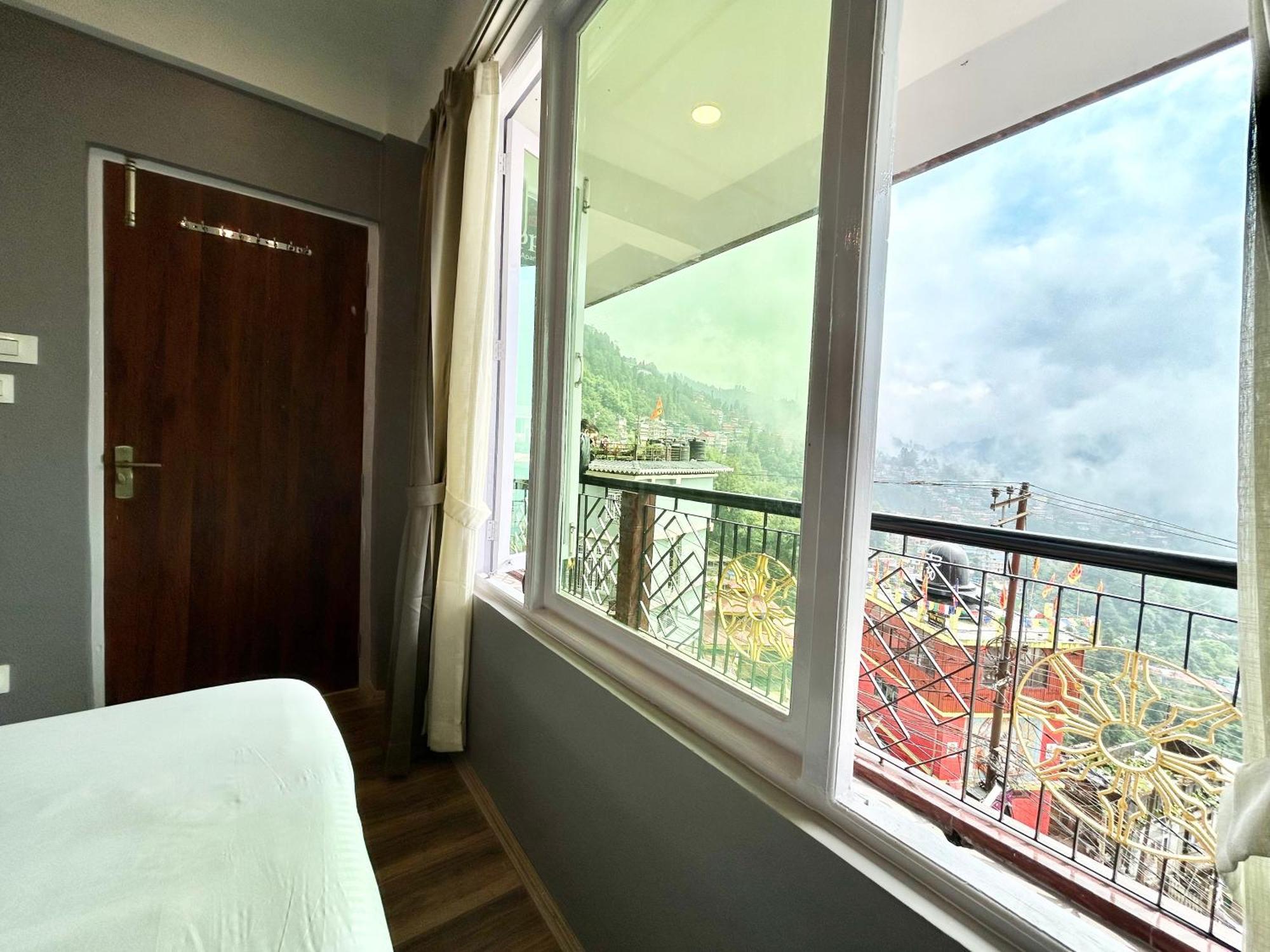 Apartment Yepplo's Stunning Mountain View 2-bedroom With Private Kitchen - 24hrs Caretakers & Power Backup Darjeeling (West Bengal)