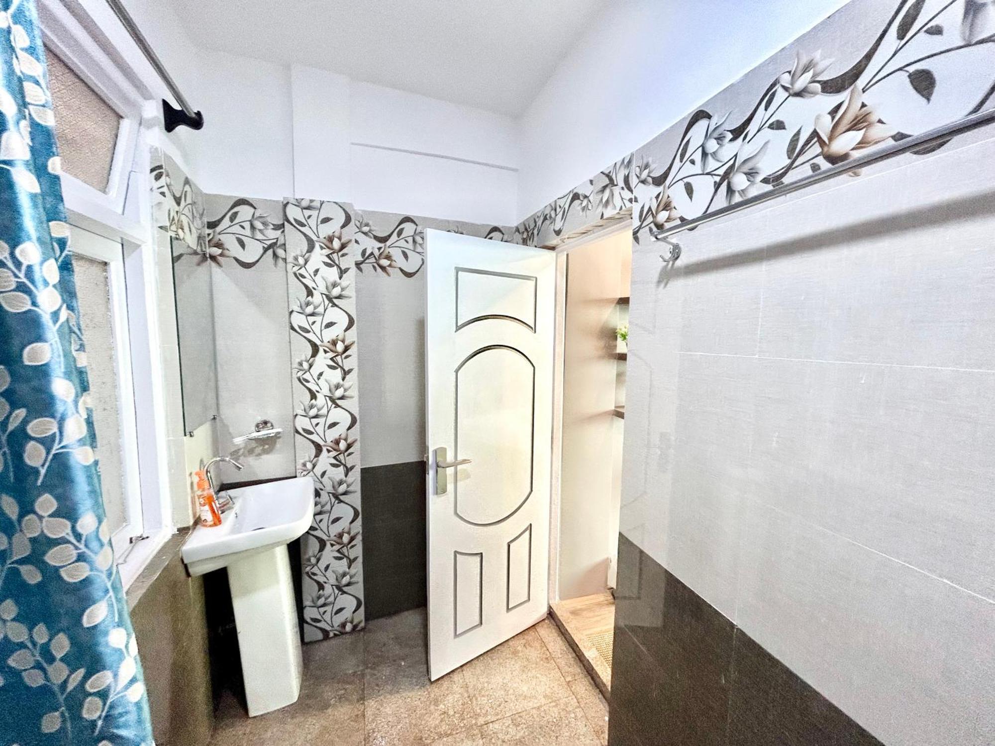 Apartment Yepplo's Stunning Mountain View 2-bedroom With Private Kitchen - 24hrs Caretakers & Power Backup *