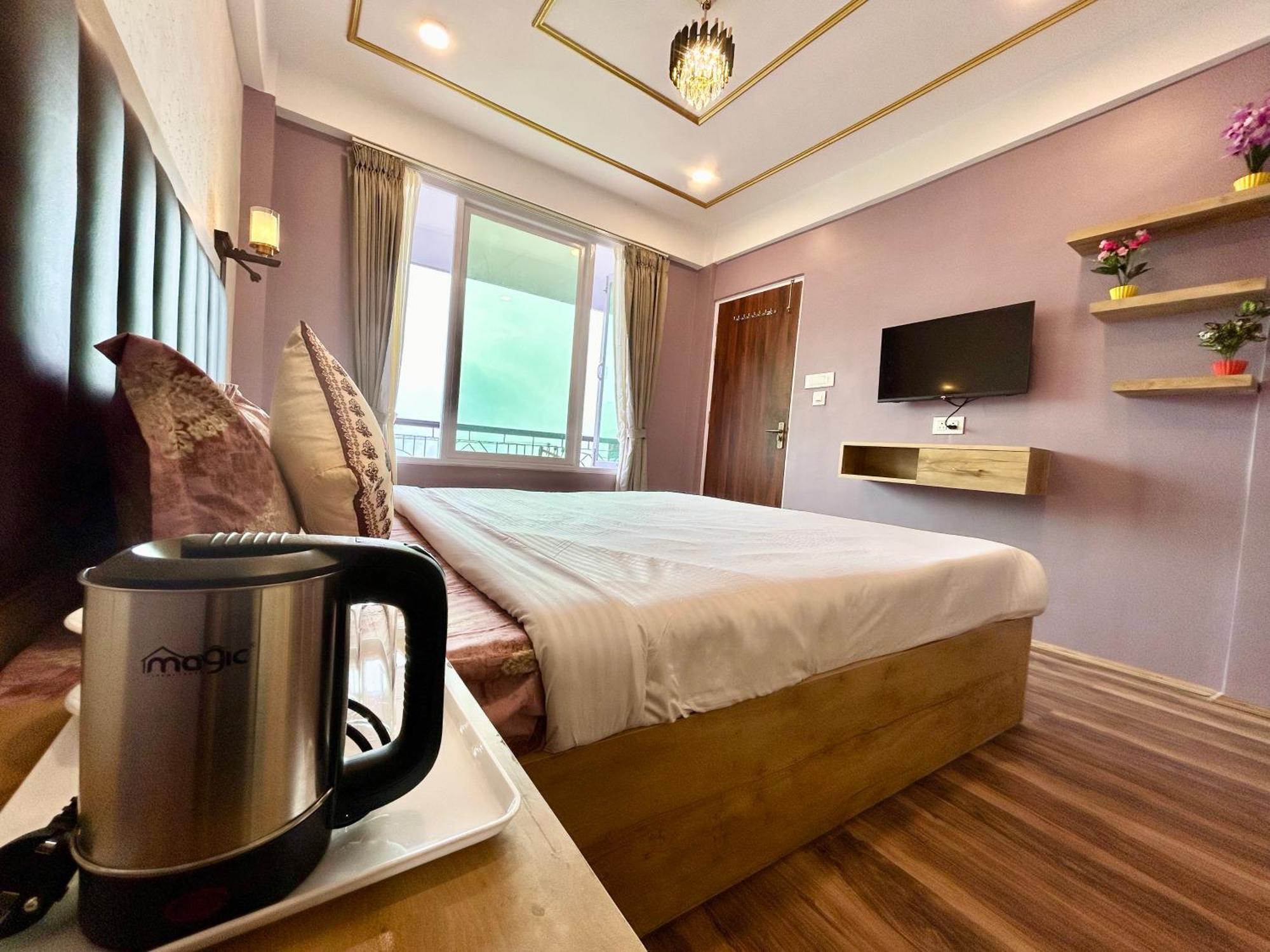 Yepplo's Stunning Mountain View 2-bedroom With Private Kitchen - 24hrs Caretakers & Power Backup * Darjeeling (West Bengal)