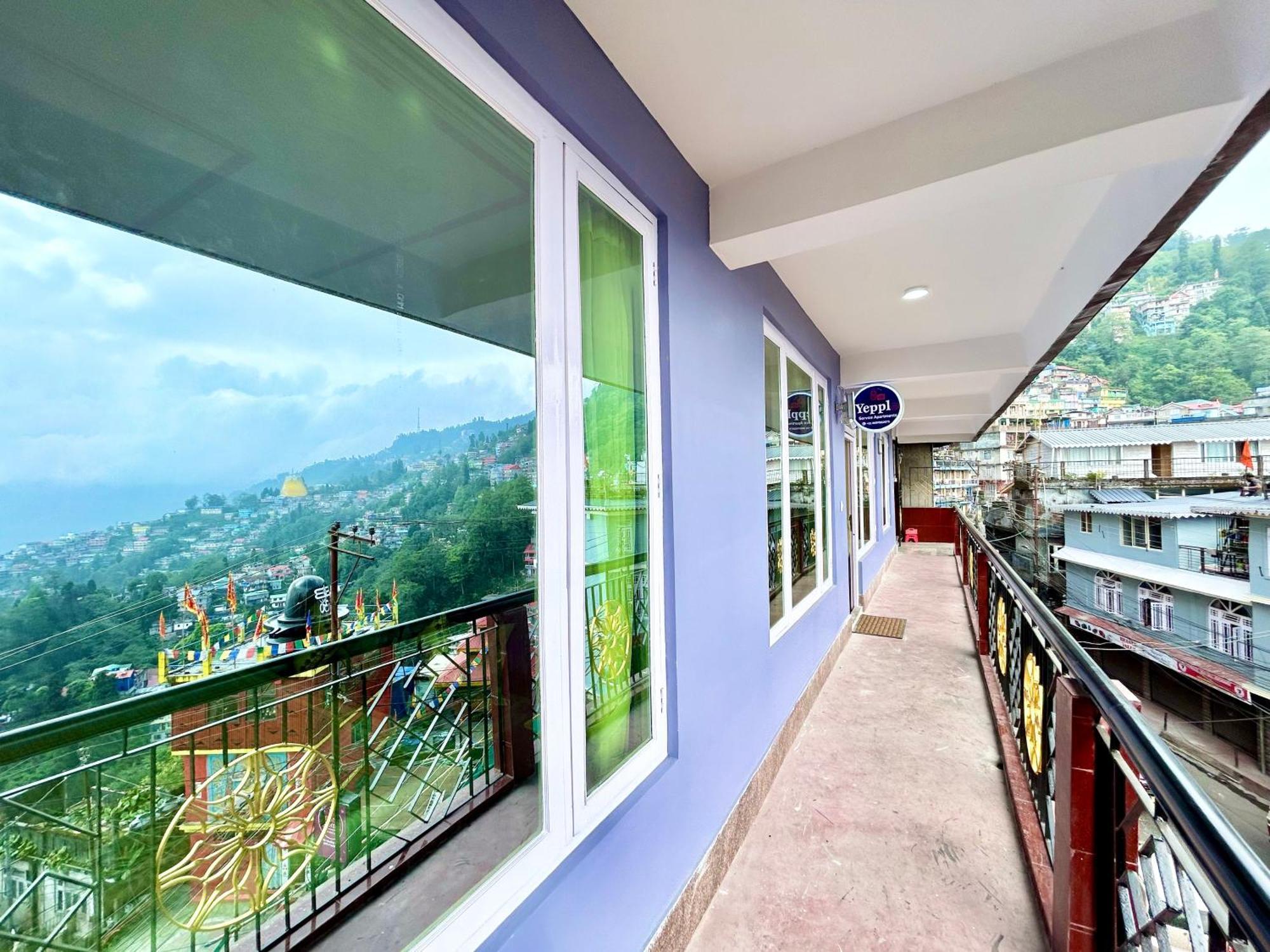 Yepplo's Stunning Mountain View 2-bedroom With Private Kitchen - 24hrs Caretakers & Power Backup *