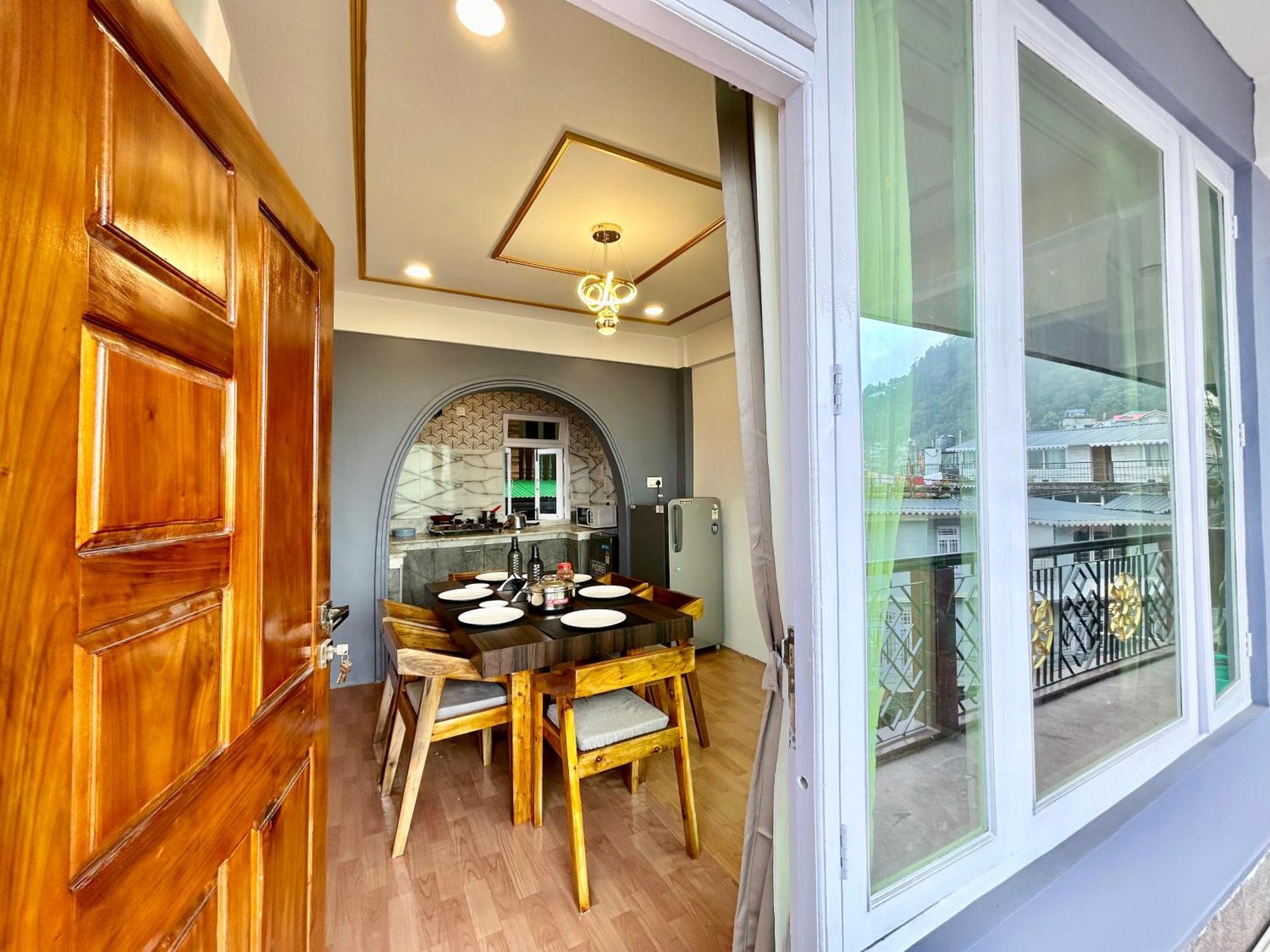 Yepplo's Stunning Mountain View 2-bedroom With Private Kitchen - 24hrs Caretakers & Power Backup Apartment
