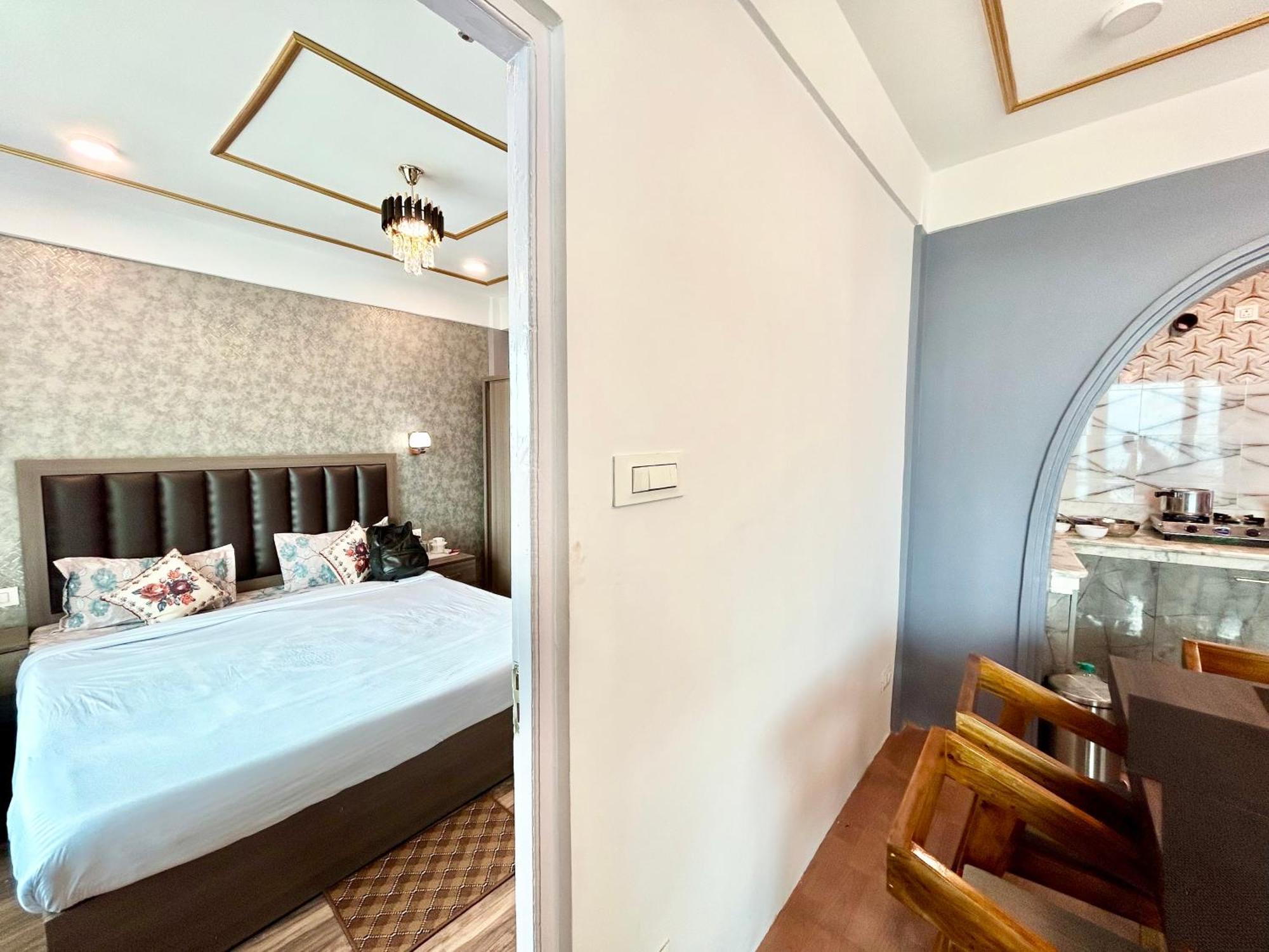 Yepplo's Stunning Mountain View 2-bedroom With Private Kitchen - 24hrs Caretakers & Power Backup Apartment *
