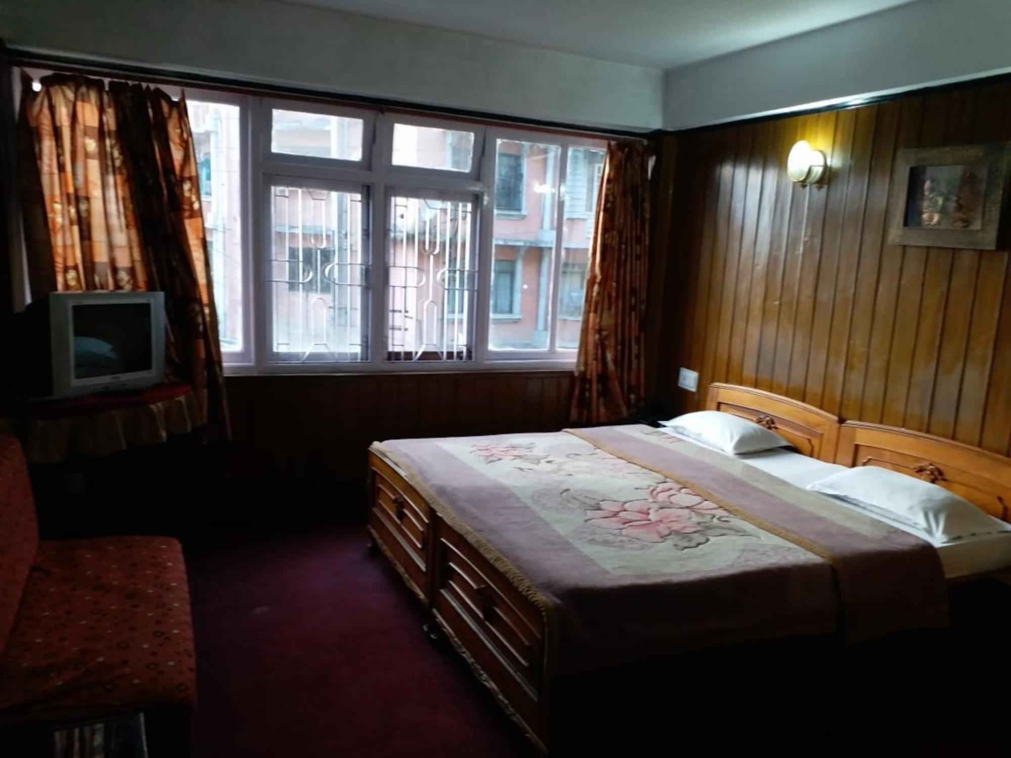 Hotel Goroomgo Shambhu Mall Road Darjeeling