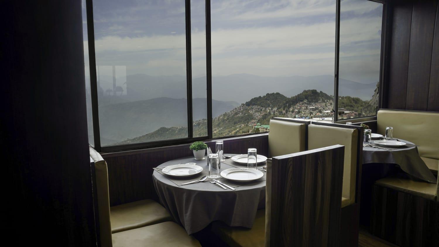 Hotel Indus Mount Royale - Mall Road Darjeeling (West Bengal)