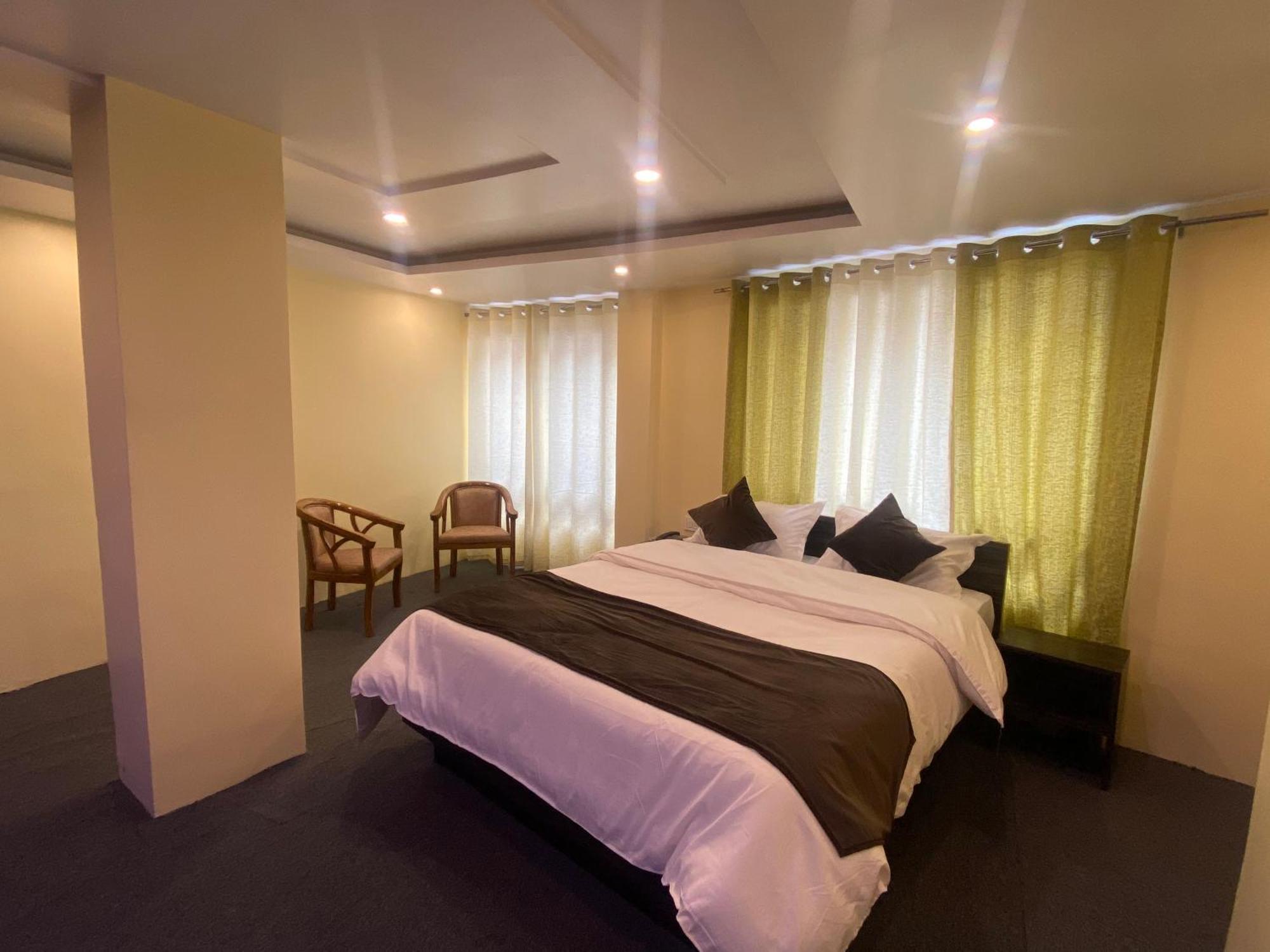 Hotel Amaira , Merry *