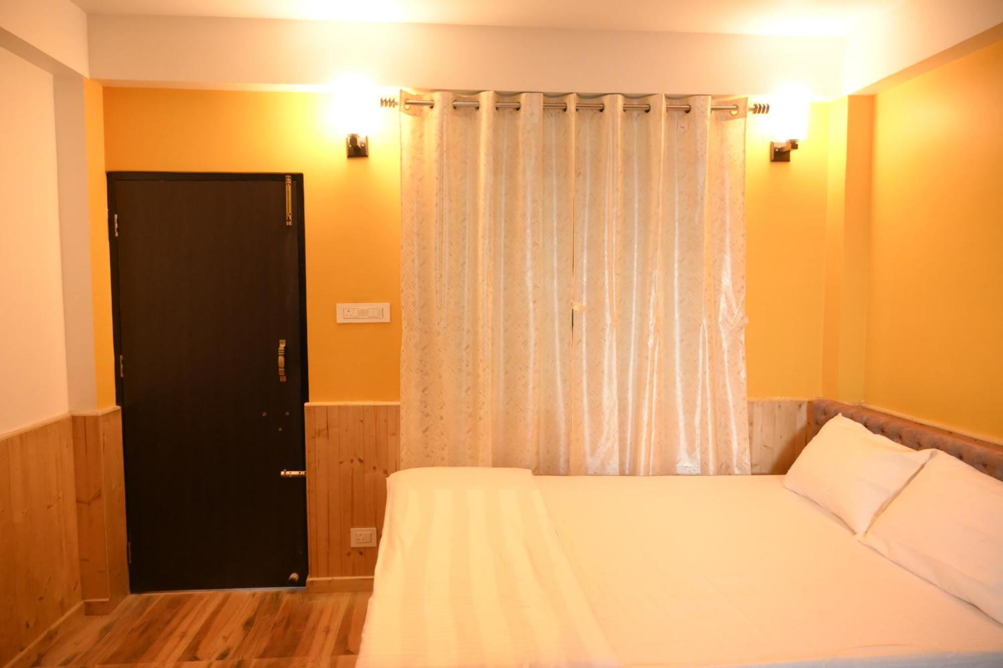 Homestay Bayaroo Lamahatta *