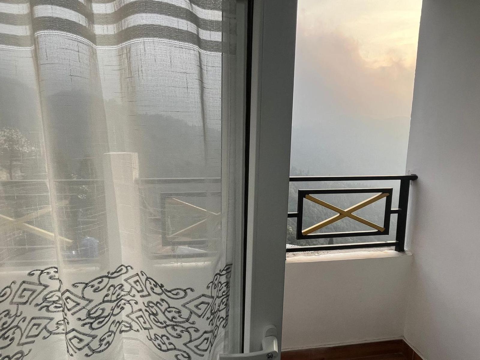 The Breeze Hotel *