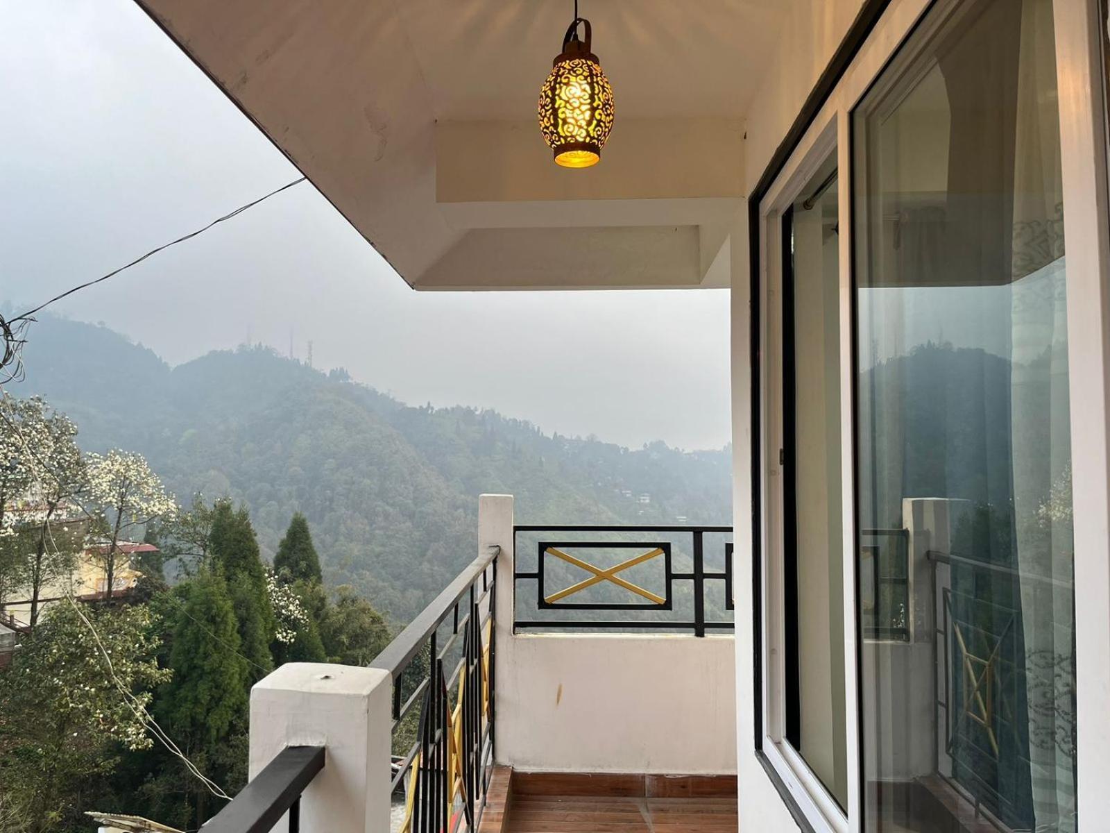 Hotel The Breeze Darjeeling (West Bengal)