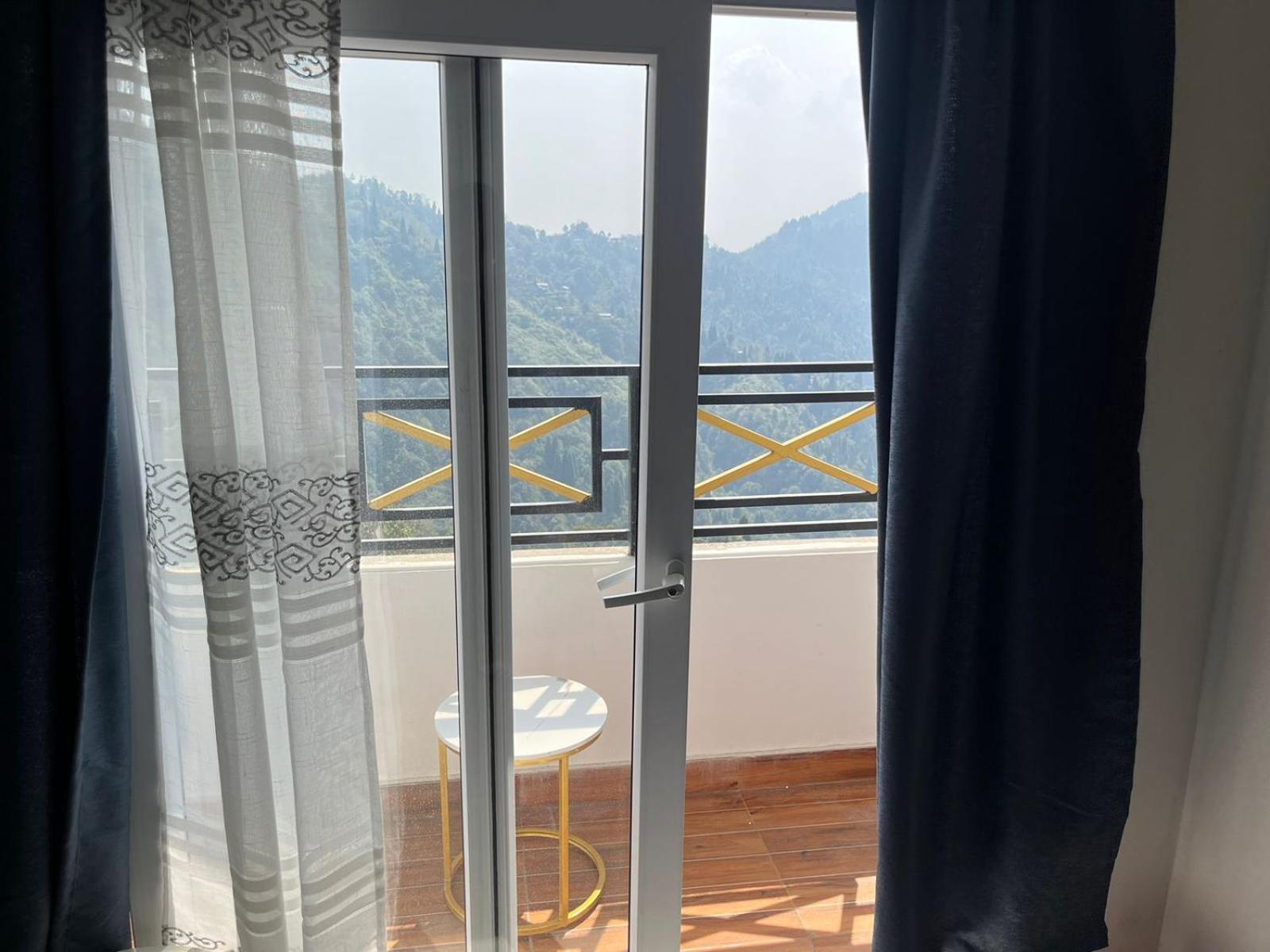 Hotel The Breeze *