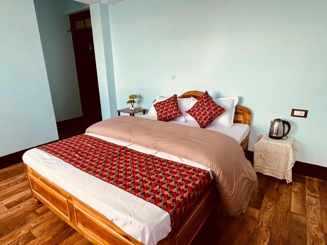 Forest - 80 Mts From Mall Road *