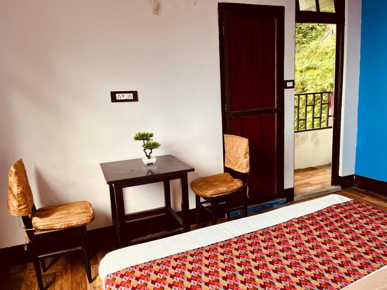 Forest - 80 Mts From Mall Road Homestay
