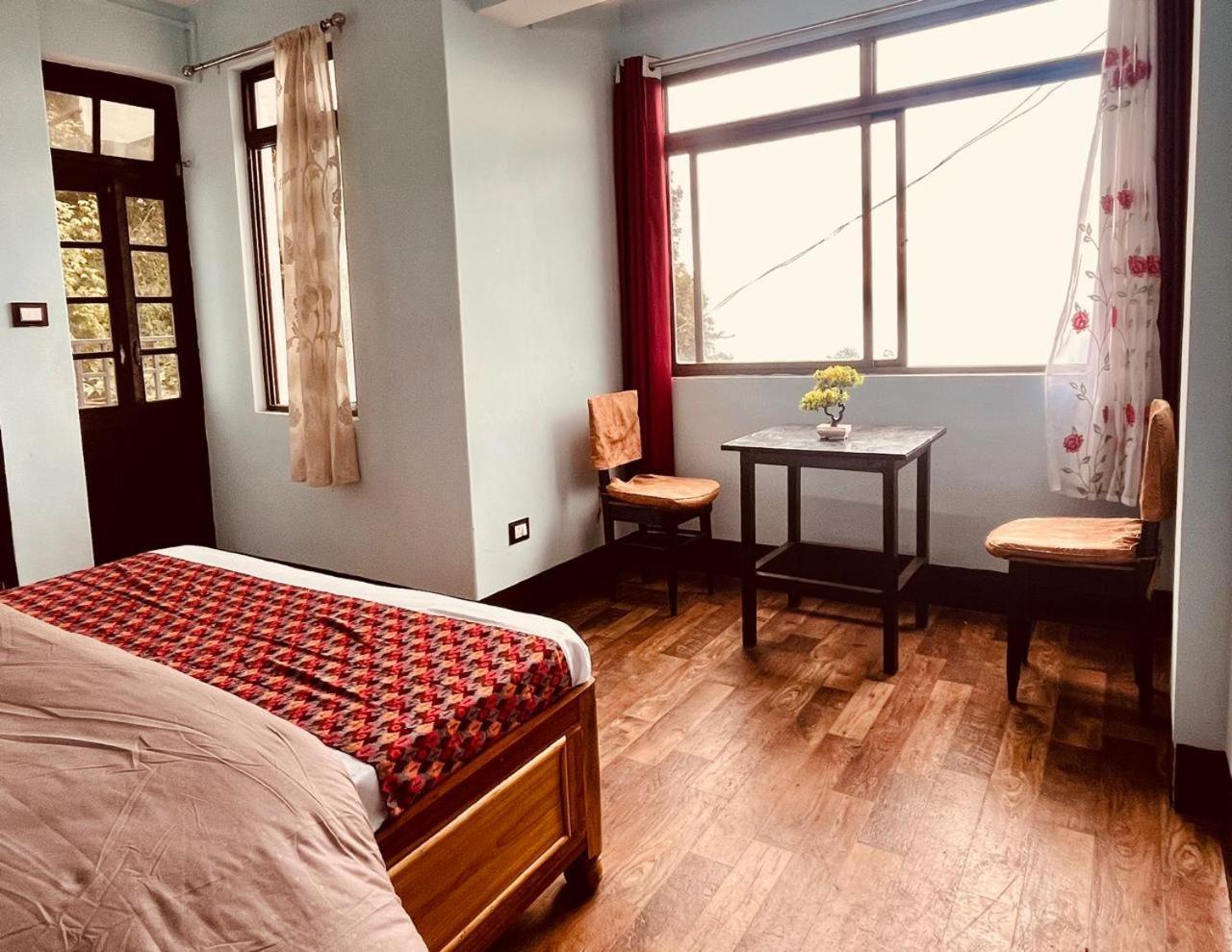 Forest - 80 Mts From Mall Road * Darjeeling (West Bengal)