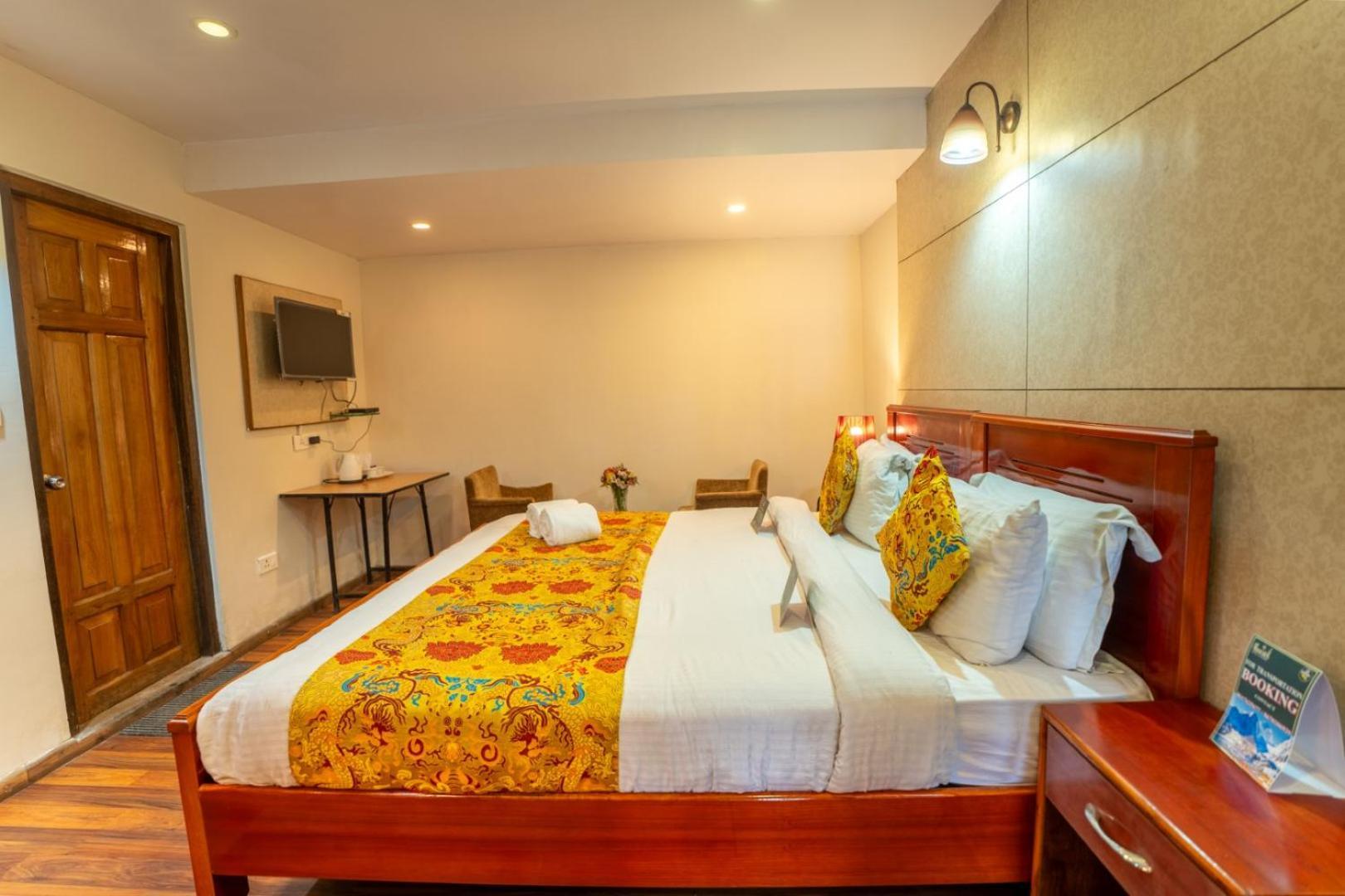 Muscatel Nirvana - At The Mall Road 3* Darjeeling (West Bengal)