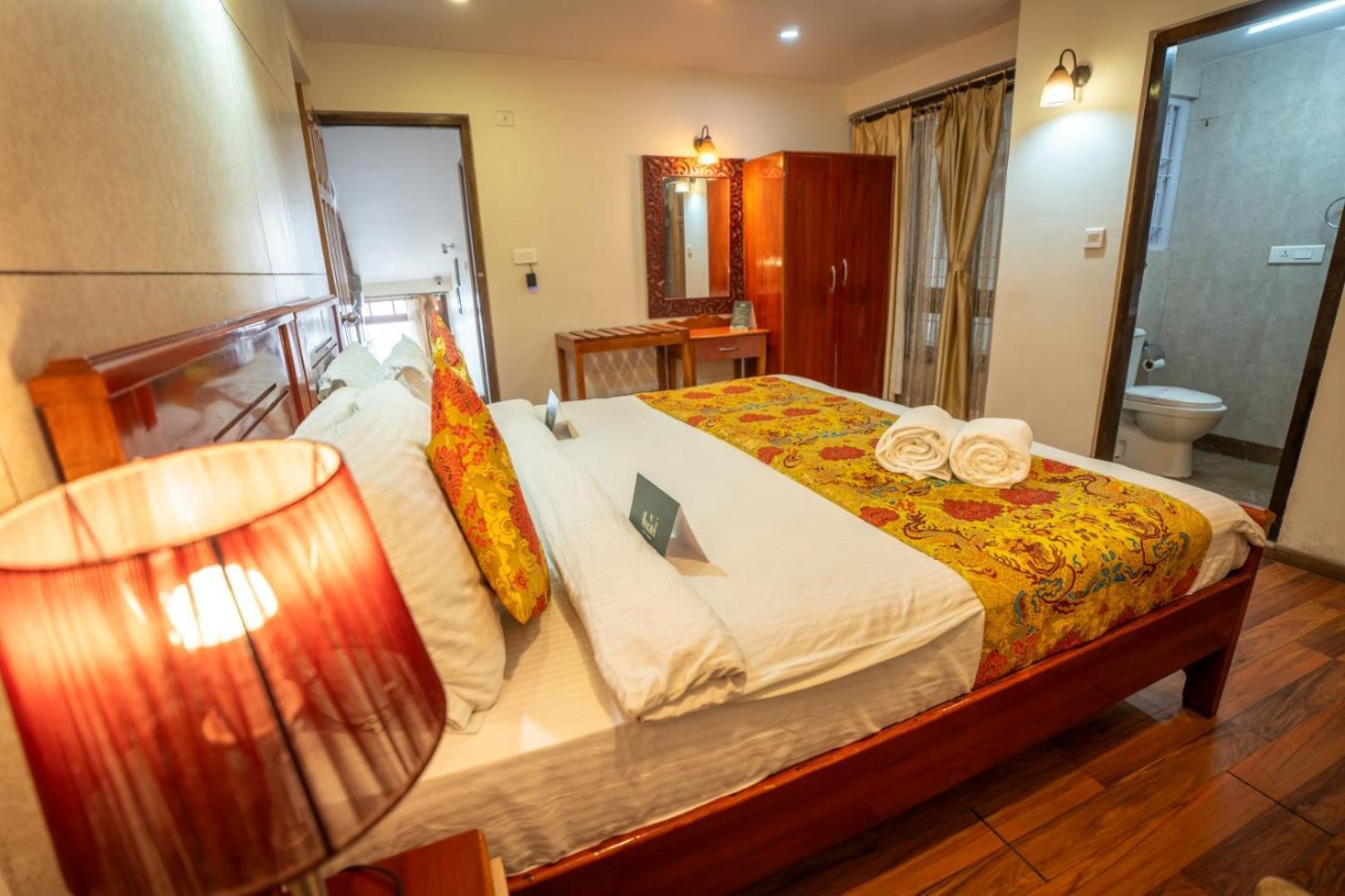 Muscatel Nirvana - At The Mall Road Hotel
