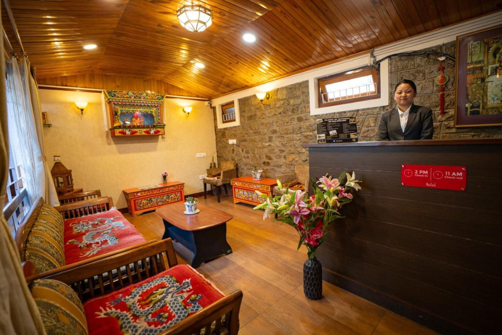 Muscatel Nirvana - At The Mall Road 3*
