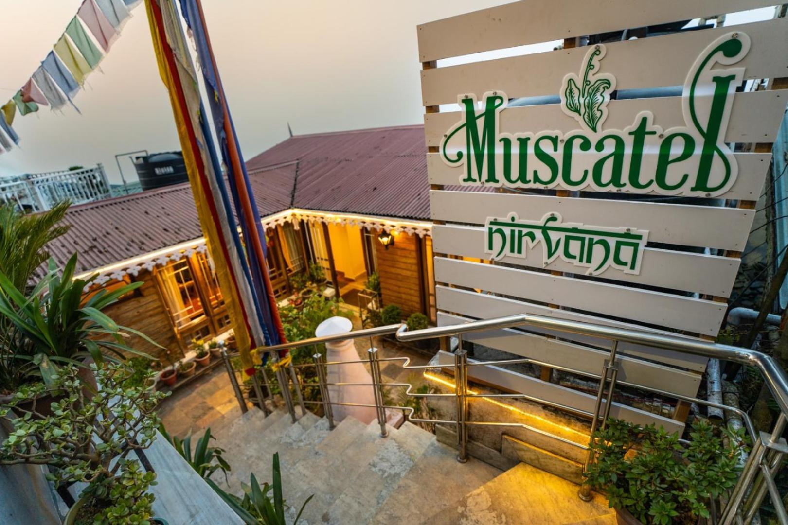 Muscatel Nirvana - At The Mall Road 3* Darjeeling (West Bengal)