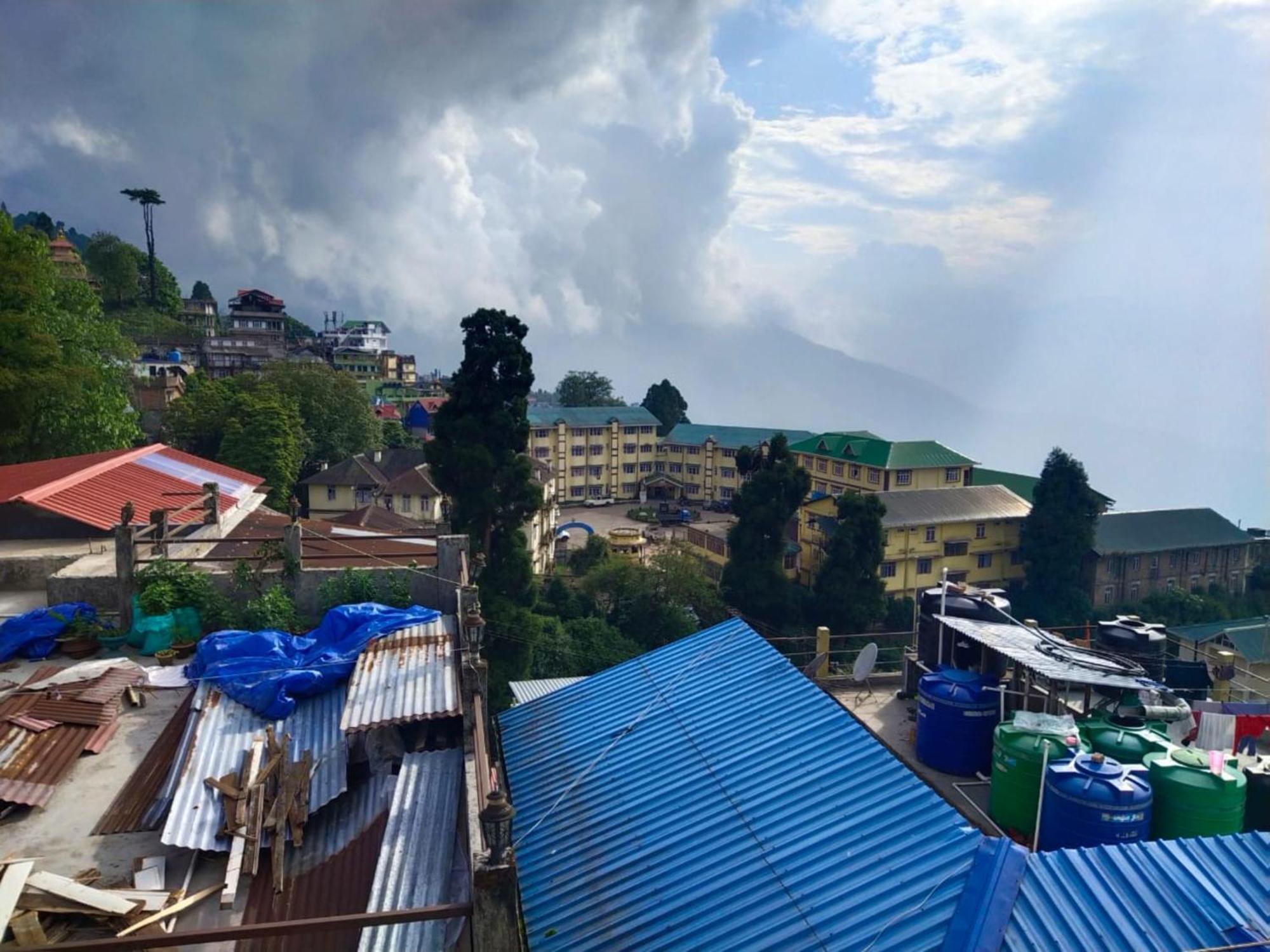 Pitstop Darjeeling - Excellent Service Recommended & Couple Friendly Hotel