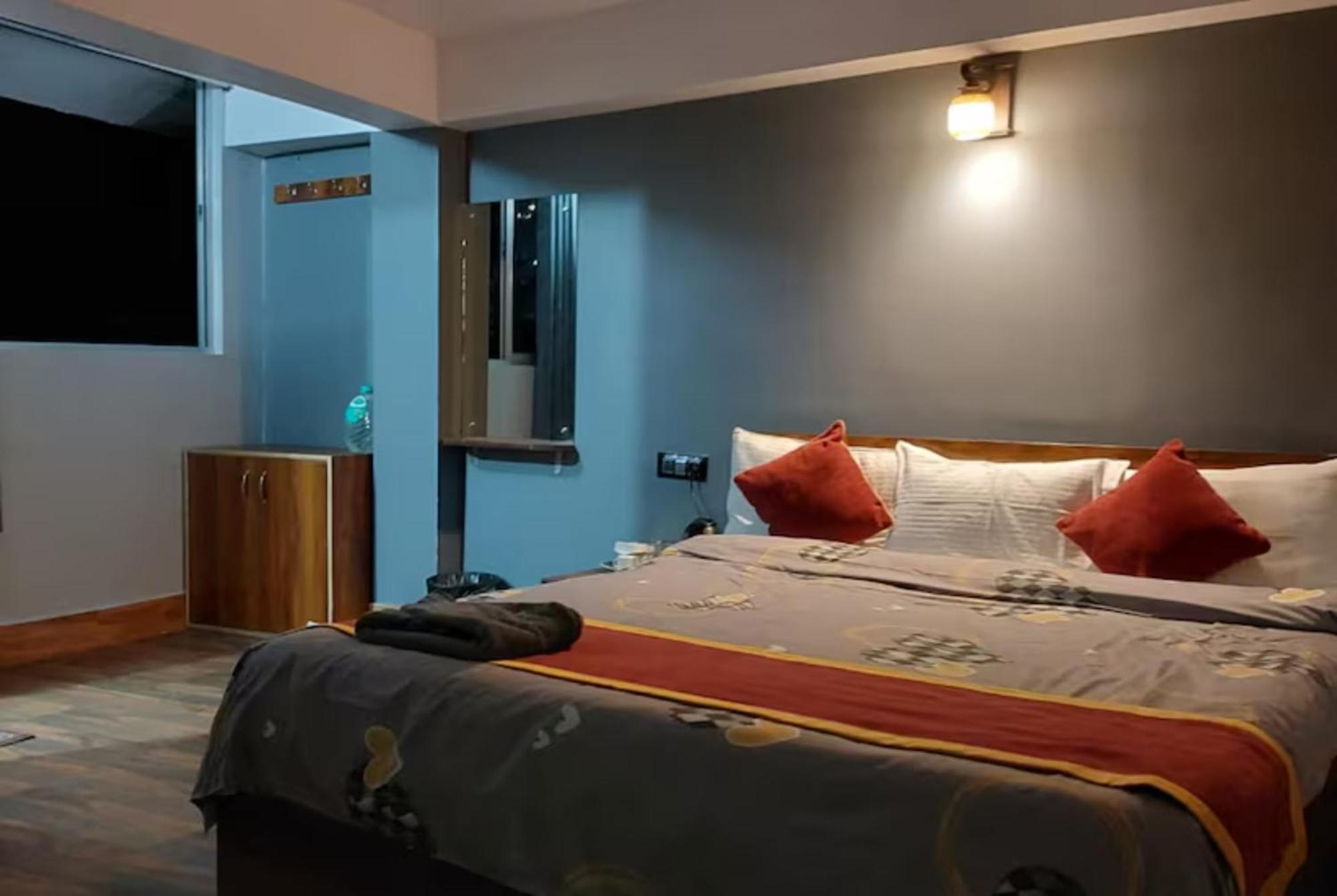 Hotel Pitstop Darjeeling - Excellent Service Recommended & Couple Friendly Darjeeling (West Bengal)